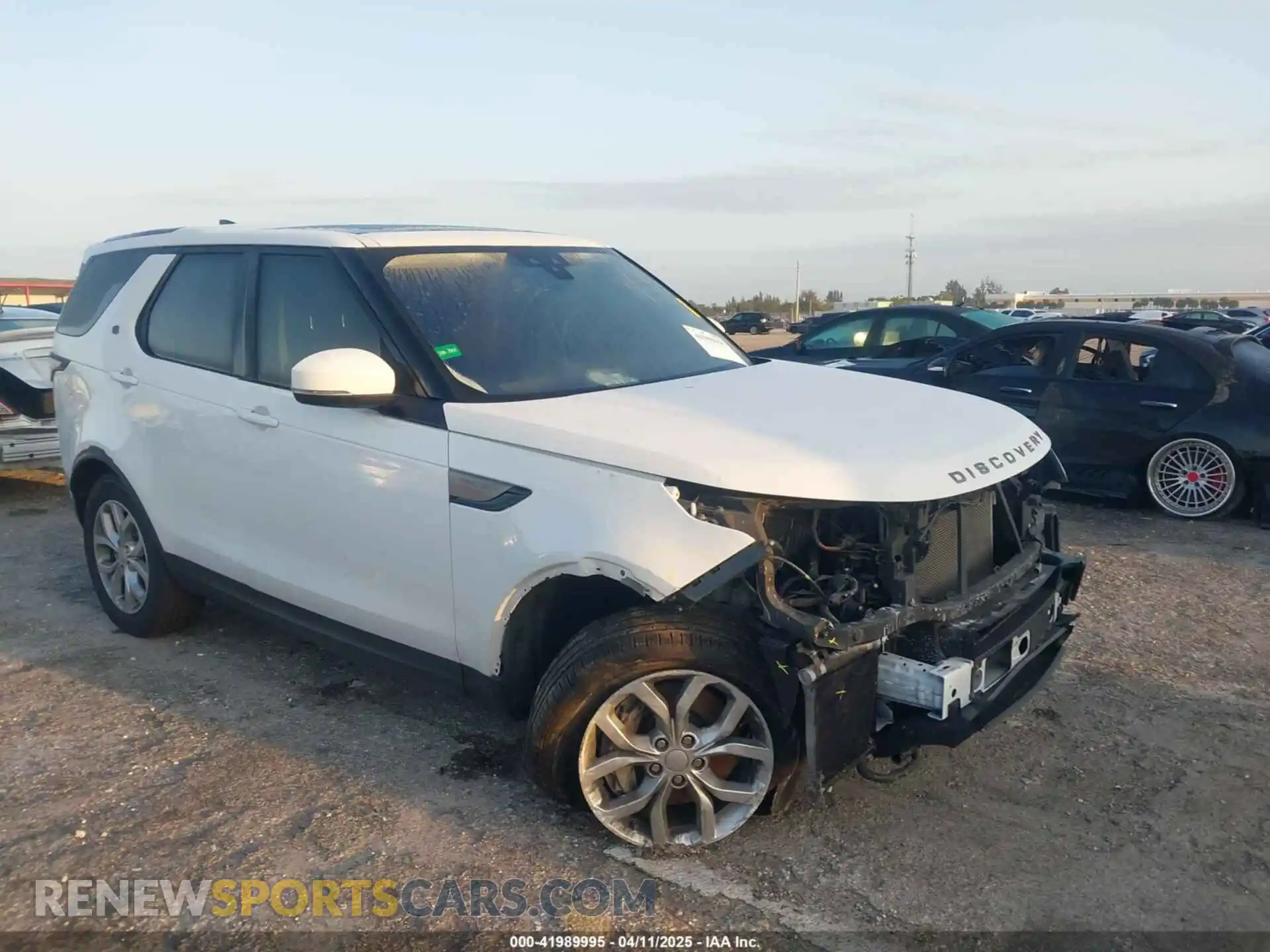 1 Photograph of a damaged car SALRG2RV2KA094806 LAND ROVER DISCOVERY 2019
