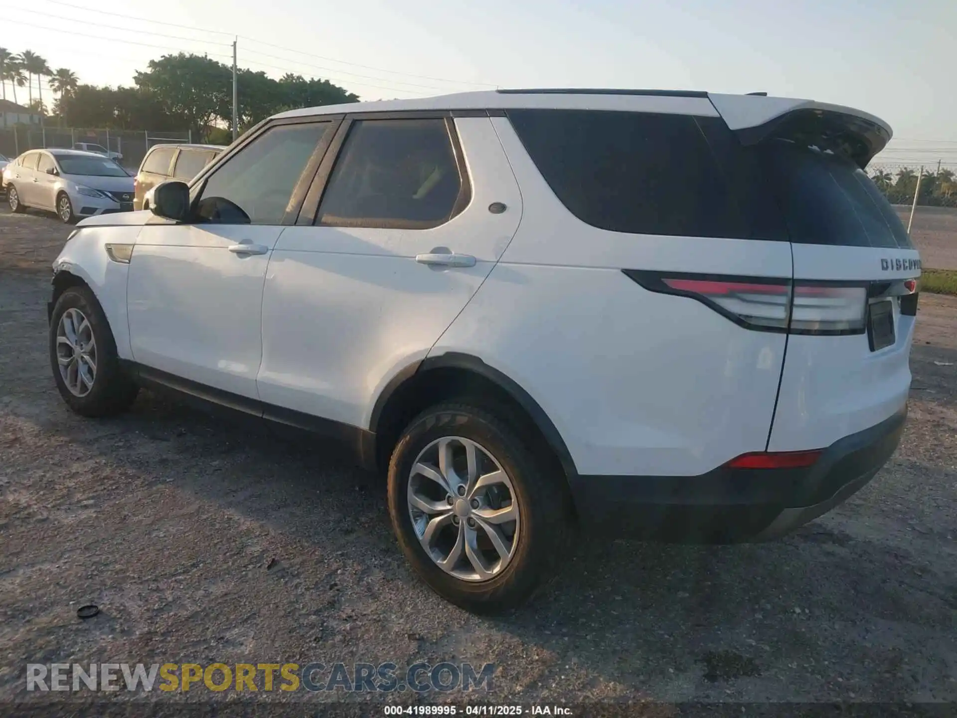 3 Photograph of a damaged car SALRG2RV2KA094806 LAND ROVER DISCOVERY 2019