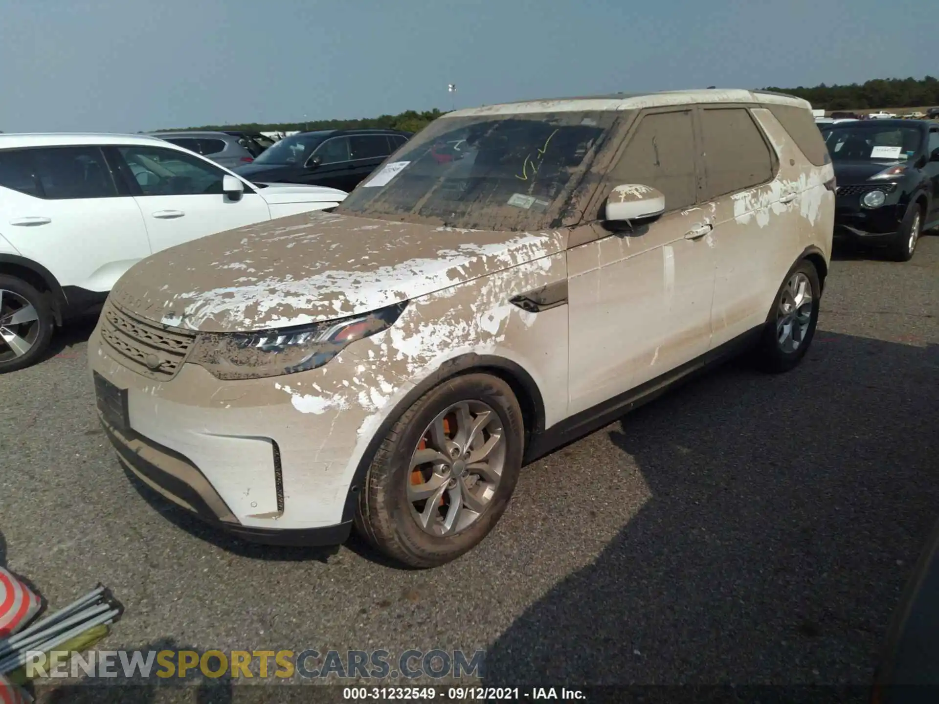 2 Фотография поврежденного автомобиля SALRG2RV9K2405643 LAND ROVER DISCOVERY 2019