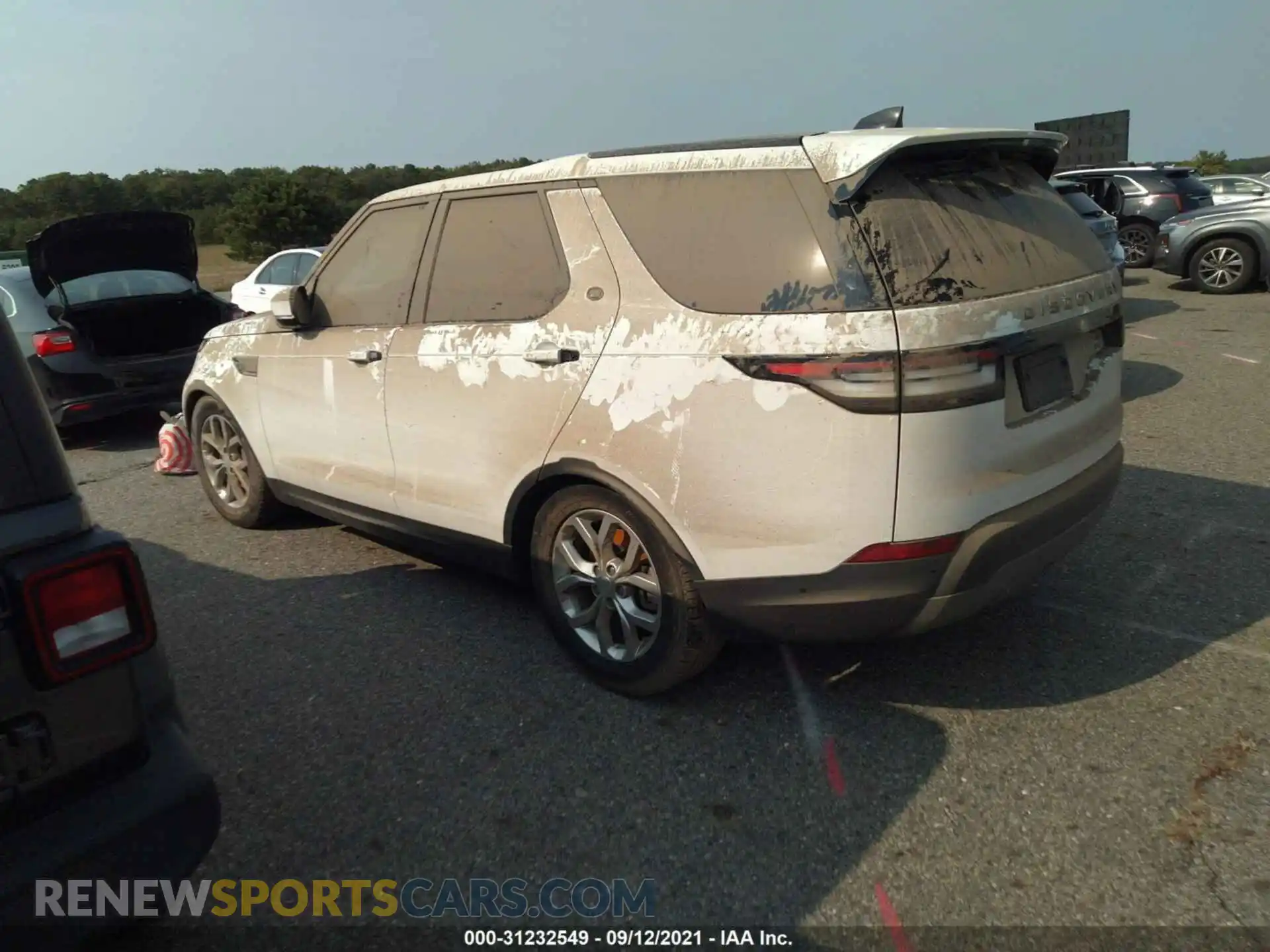 3 Фотография поврежденного автомобиля SALRG2RV9K2405643 LAND ROVER DISCOVERY 2019