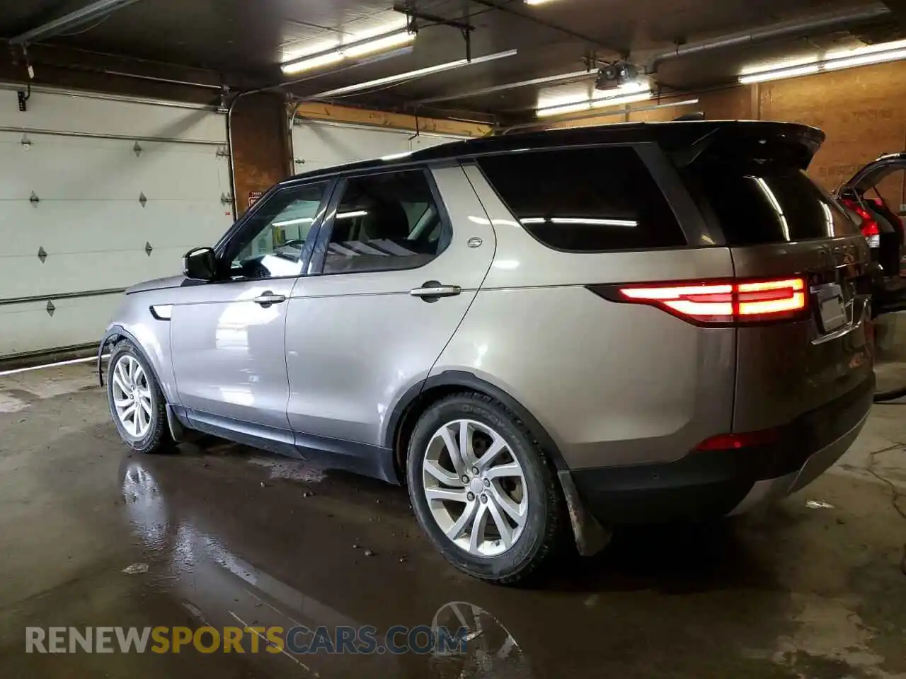 2 Photograph of a damaged car SALRR2RV1KA081085 LAND ROVER DISCOVERY 2019