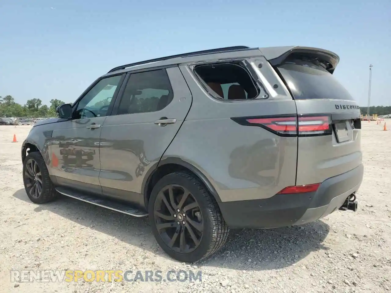 2 fotografías del automóvil dañado SALRT2RV3KA094809 LAND ROVER DISCOVERY 2019