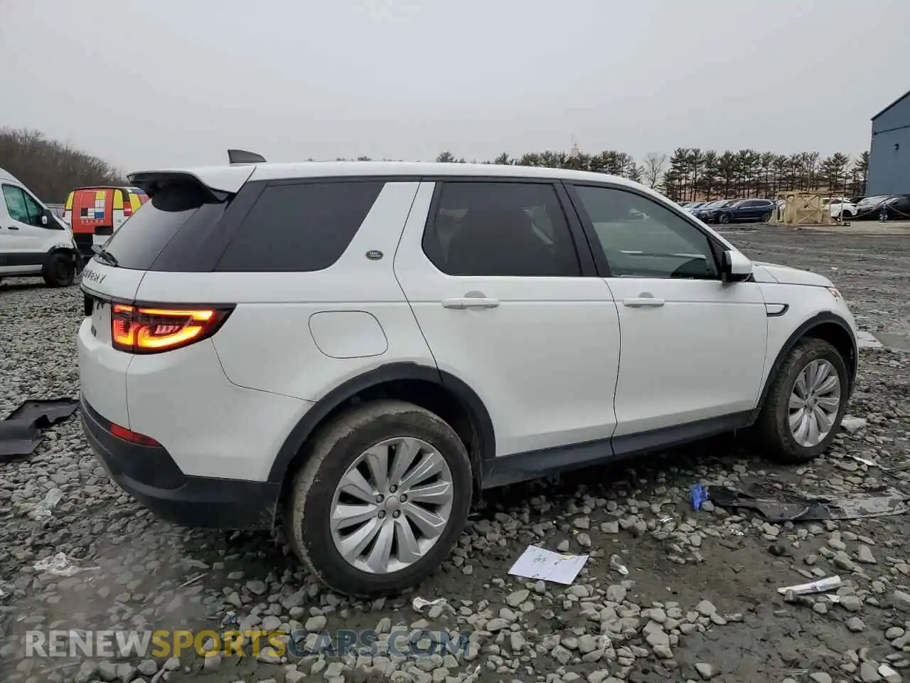 3 Photograph of a damaged car SALCP2FX6LH833485 LAND ROVER DISCOVERY 2020
