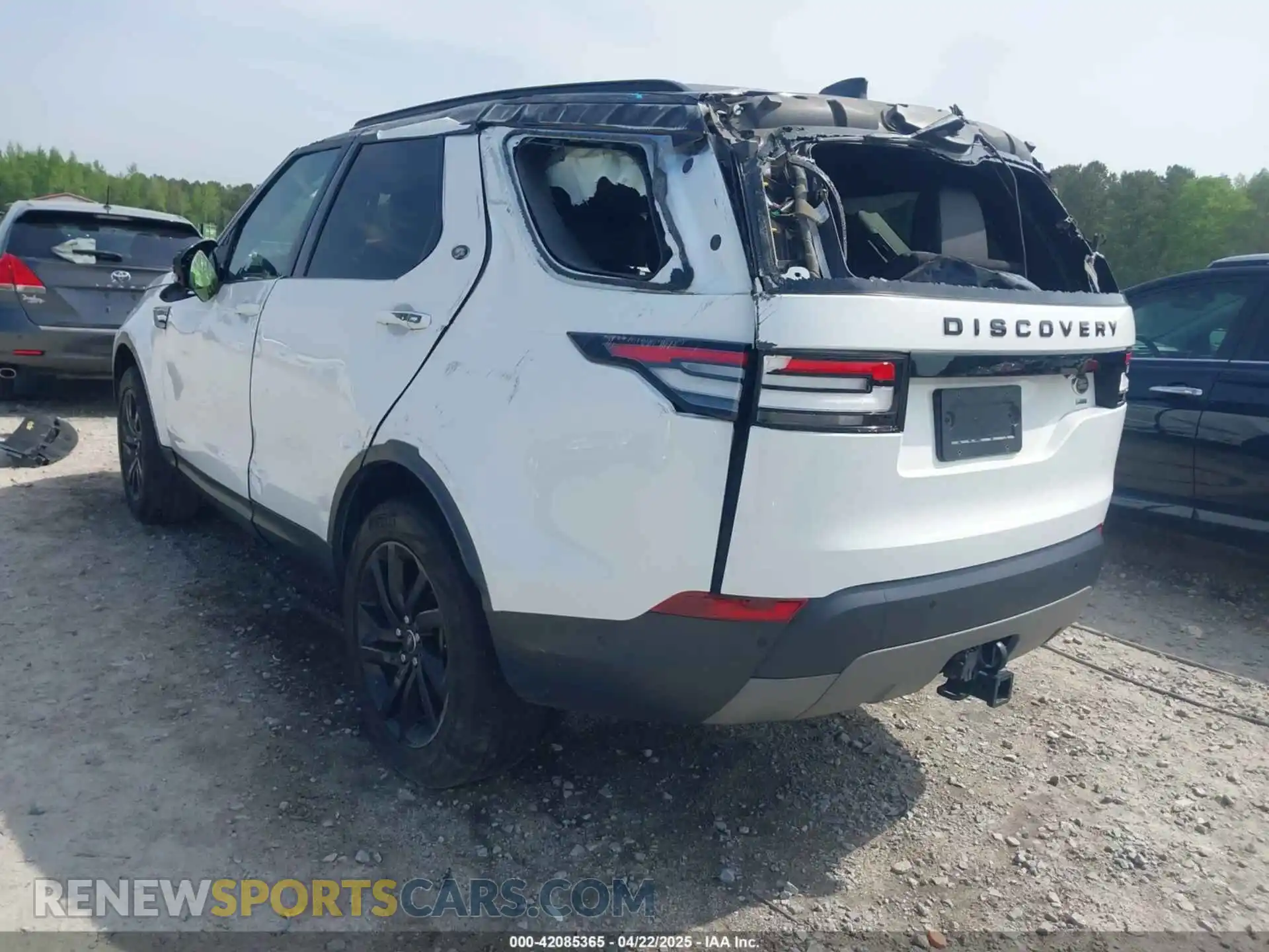 3 Photograph of a damaged car SALRG2RV0L2419318 LAND ROVER DISCOVERY 2020