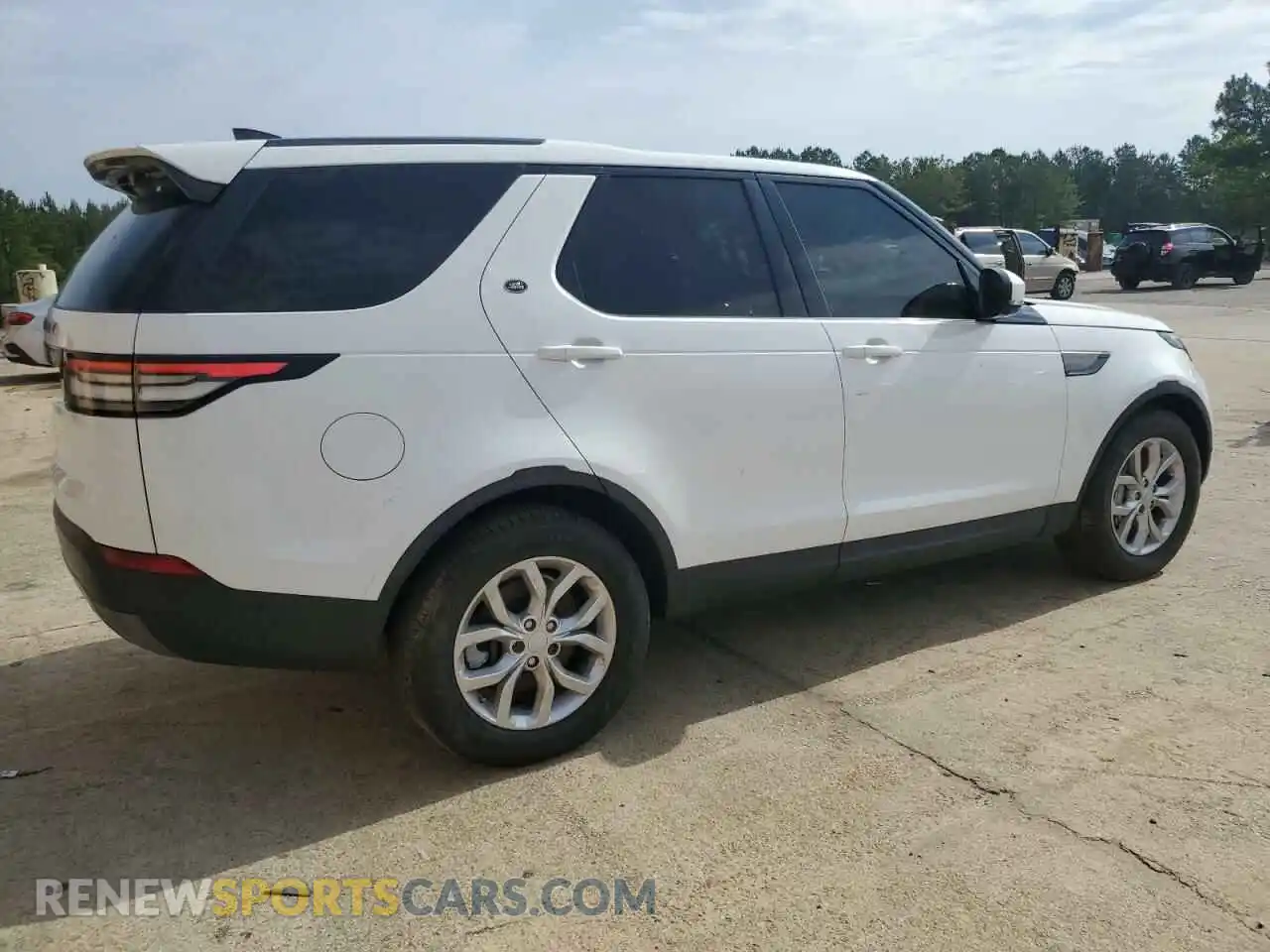 3 Photograph of a damaged car SALRG2RV2L2429333 LAND ROVER DISCOVERY 2020