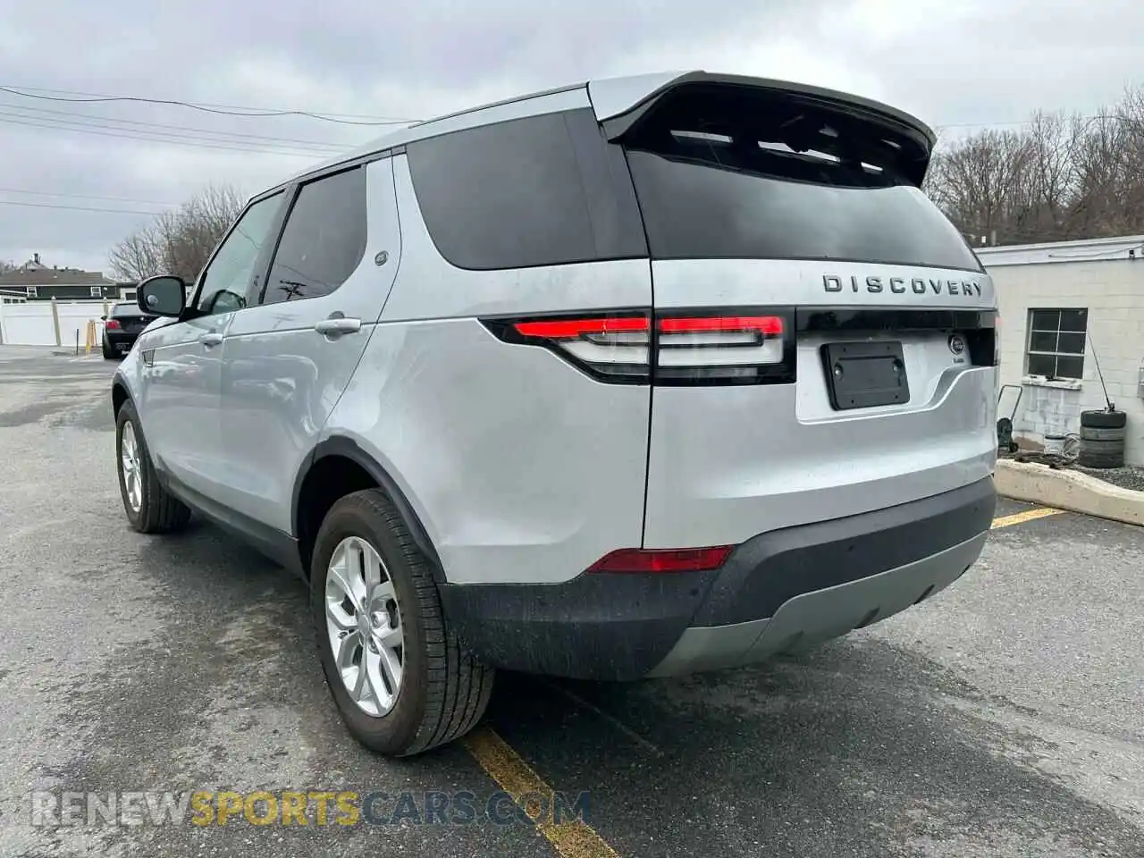 2 Photograph of a damaged car SALRG2RV5L2422148 LAND ROVER DISCOVERY 2020