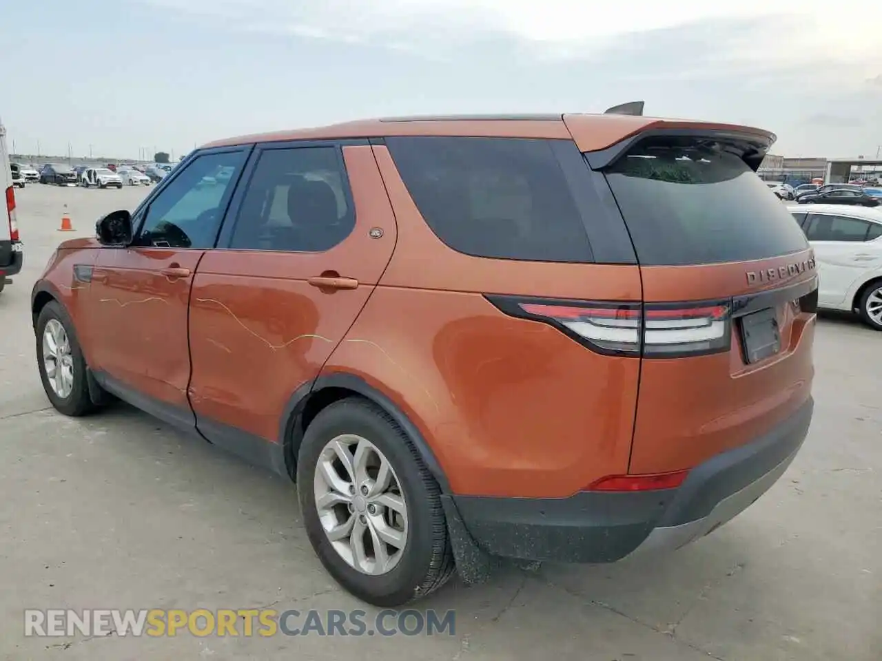 2 Photograph of a damaged car SALRG2RV8L2433502 LAND ROVER DISCOVERY 2020