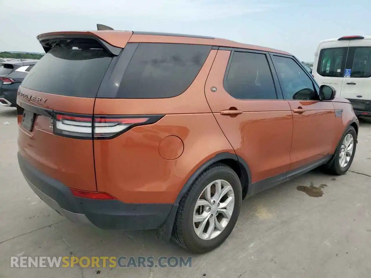 3 Photograph of a damaged car SALRG2RV8L2433502 LAND ROVER DISCOVERY 2020