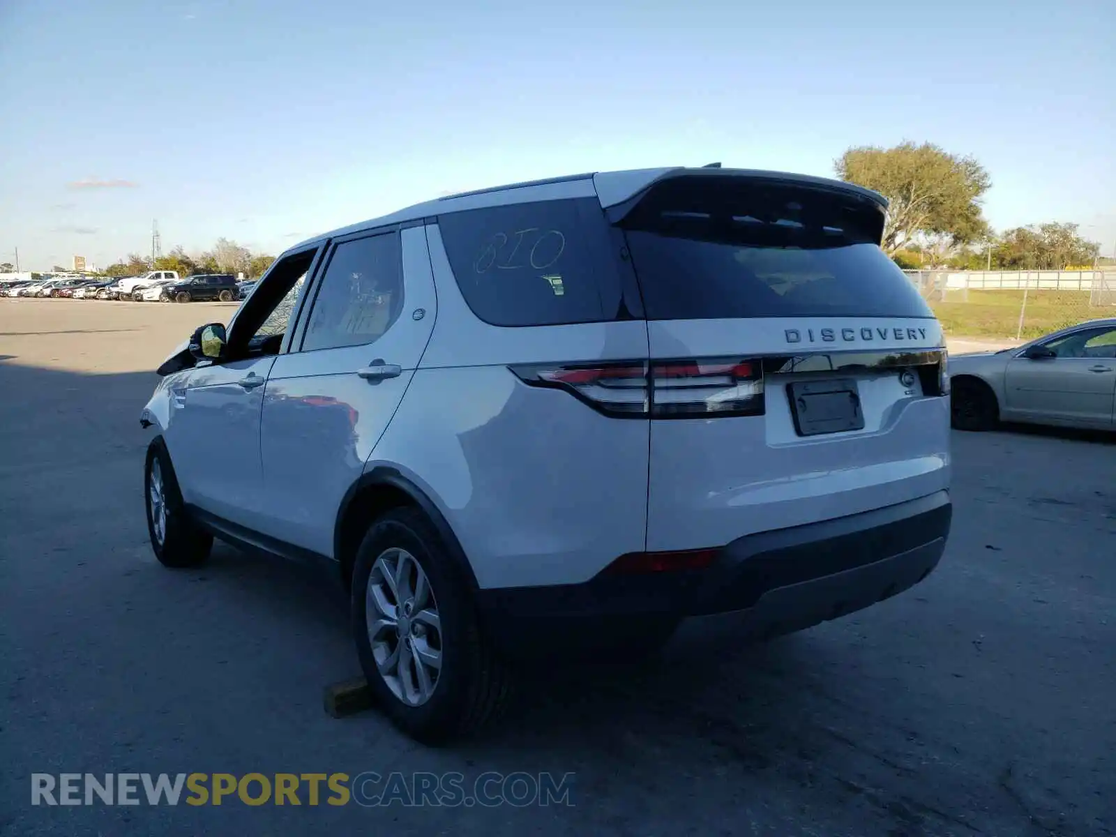 3 Photograph of a damaged car SALRG2RV9L2423058 LAND ROVER DISCOVERY 2020