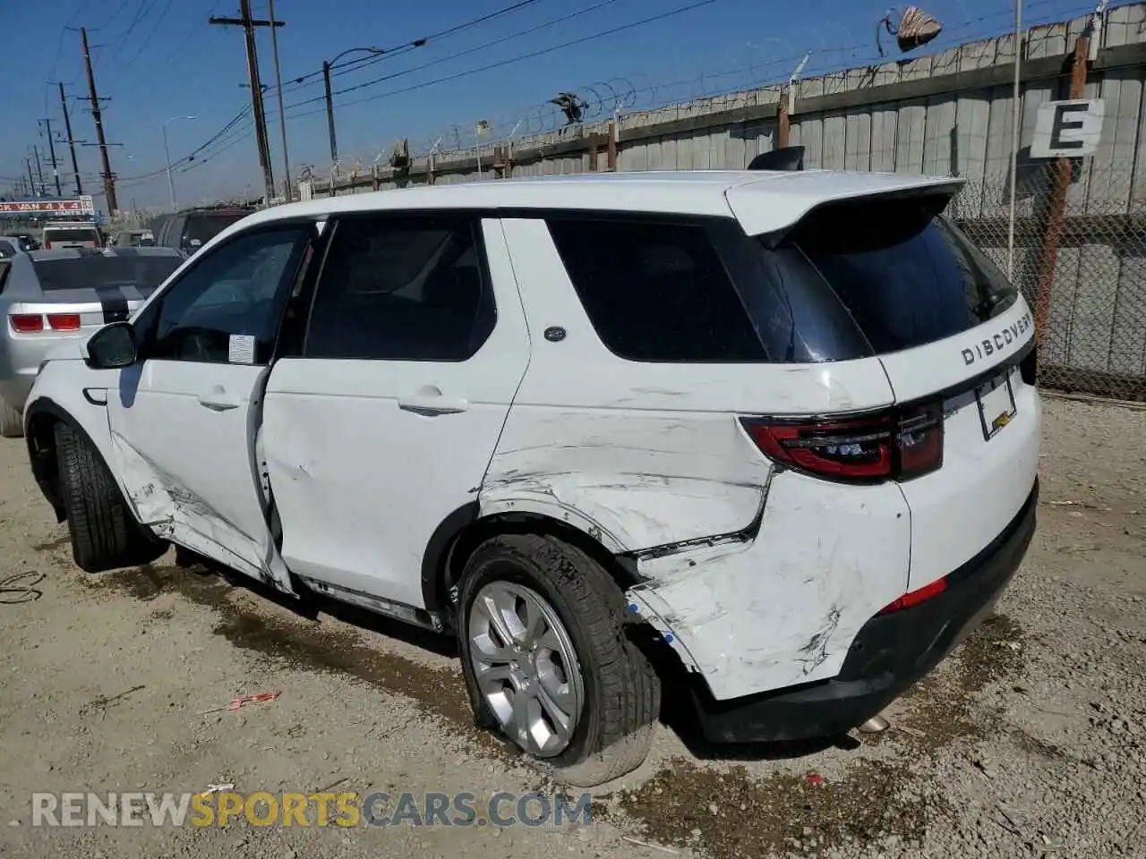 2 Photograph of a damaged car SALCJ2FX1MH889983 LAND ROVER DISCOVERY 2021