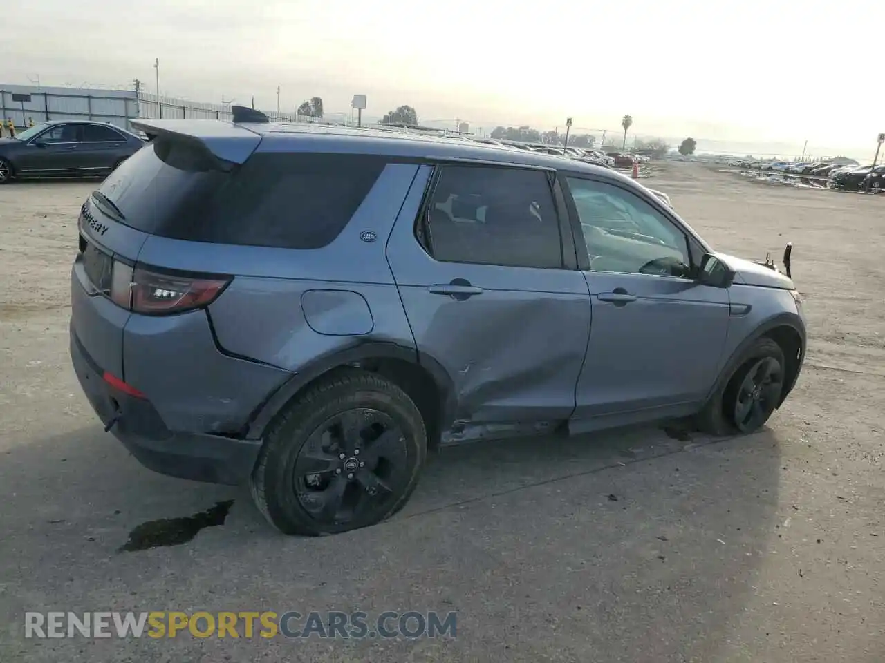 3 Photograph of a damaged car SALCJ2FX8MH888992 LAND ROVER DISCOVERY 2021