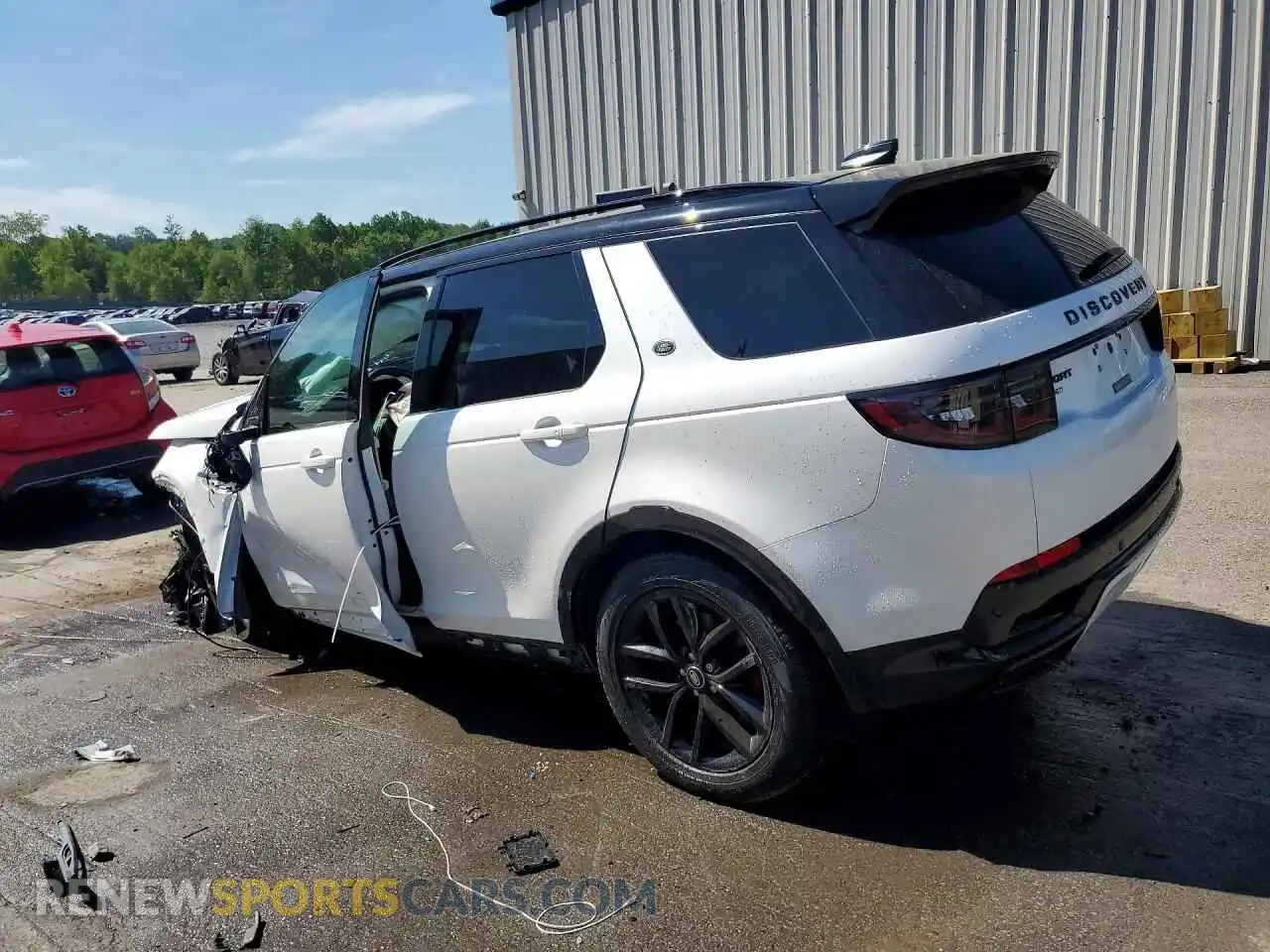 2 fotografías del automóvil dañado SALCL2FXXRH347458 LAND ROVER DISCOVERY 2024