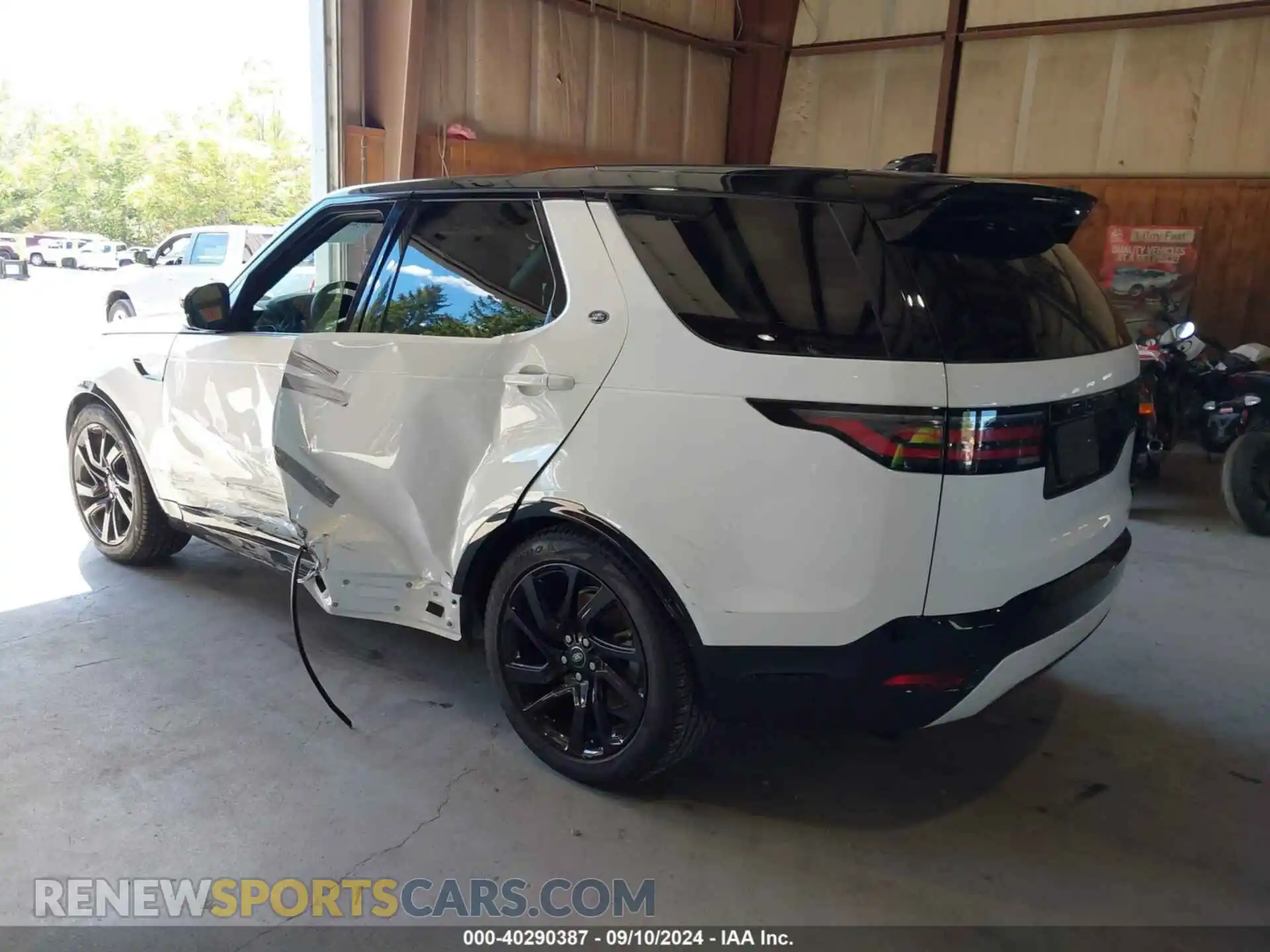3 Photograph of a damaged car SALRL2EX8R2500157 LAND ROVER DISCOVERY 2024