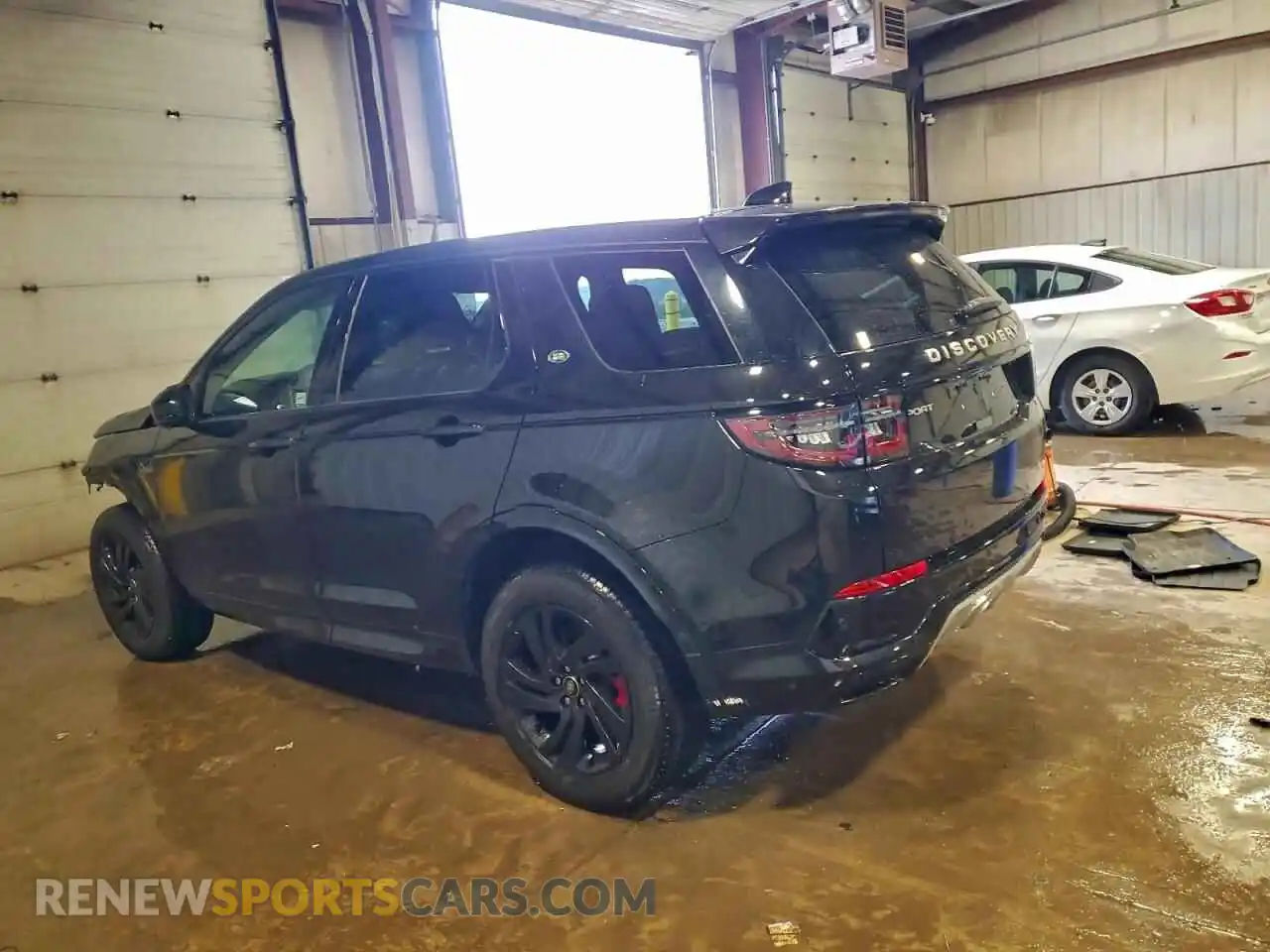 2 Photograph of a damaged car SALCJ2FX7SH356341 LAND ROVER DISCOVERY 2025