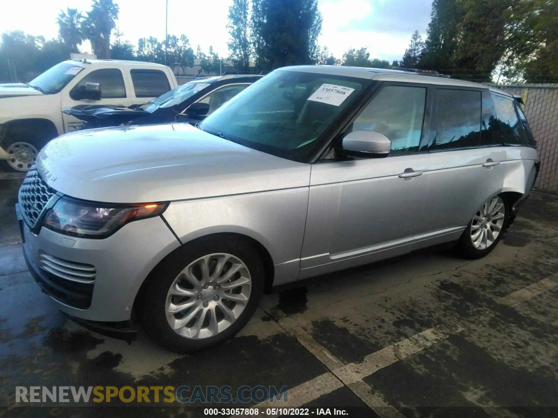 2 Photograph of a damaged car SALGS2RUXLA590354 LAND ROVER RANGE ROVER 2020