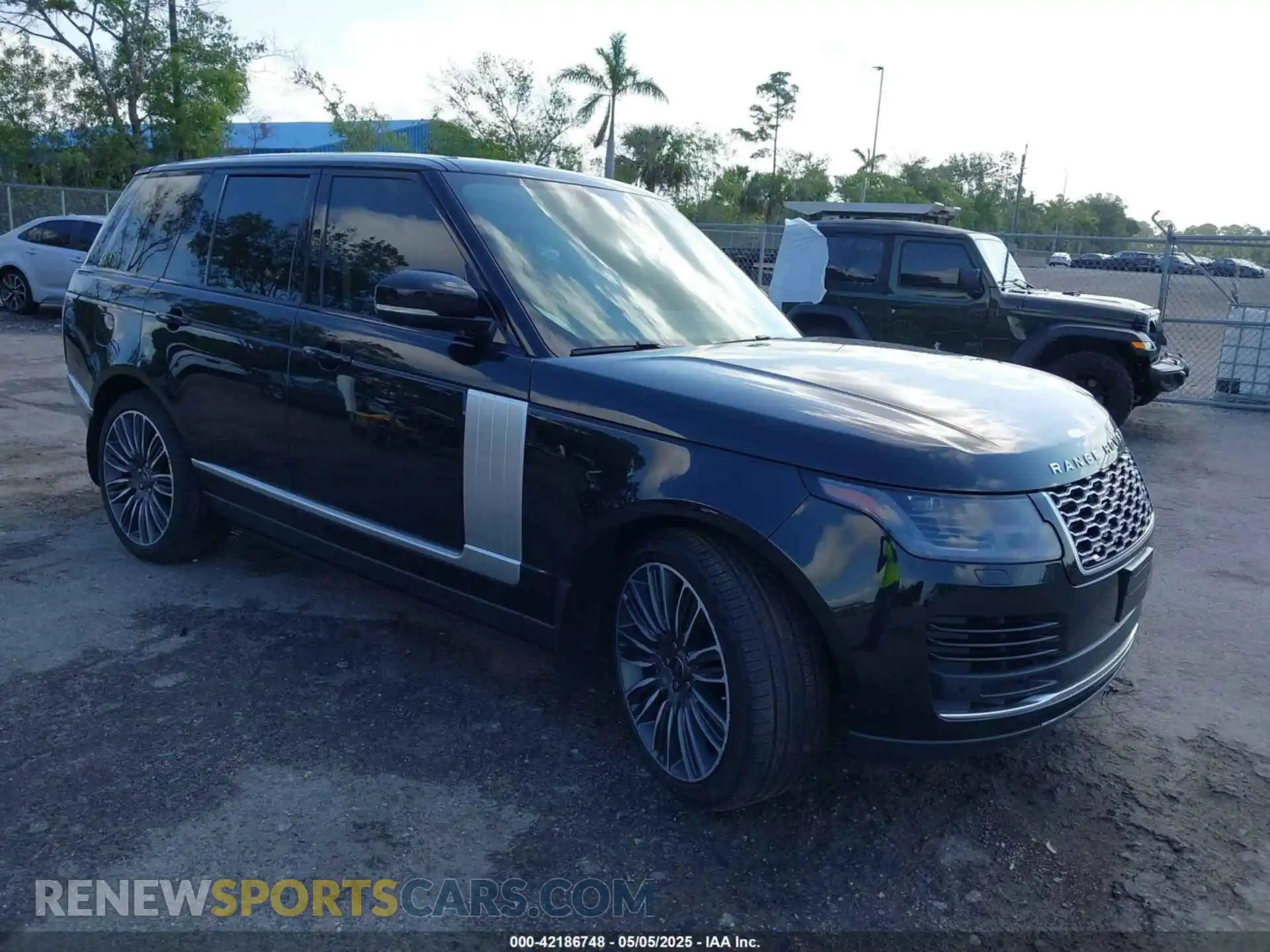 1 Photograph of a damaged car SALGS2SE0MA439172 LAND ROVER RANGE ROVER 2021