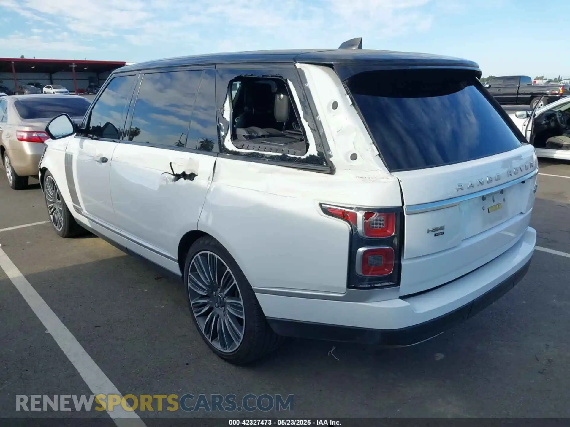 3 Photograph of a damaged car SALGS5SEXMA432828 LAND ROVER RANGE ROVER 2021
