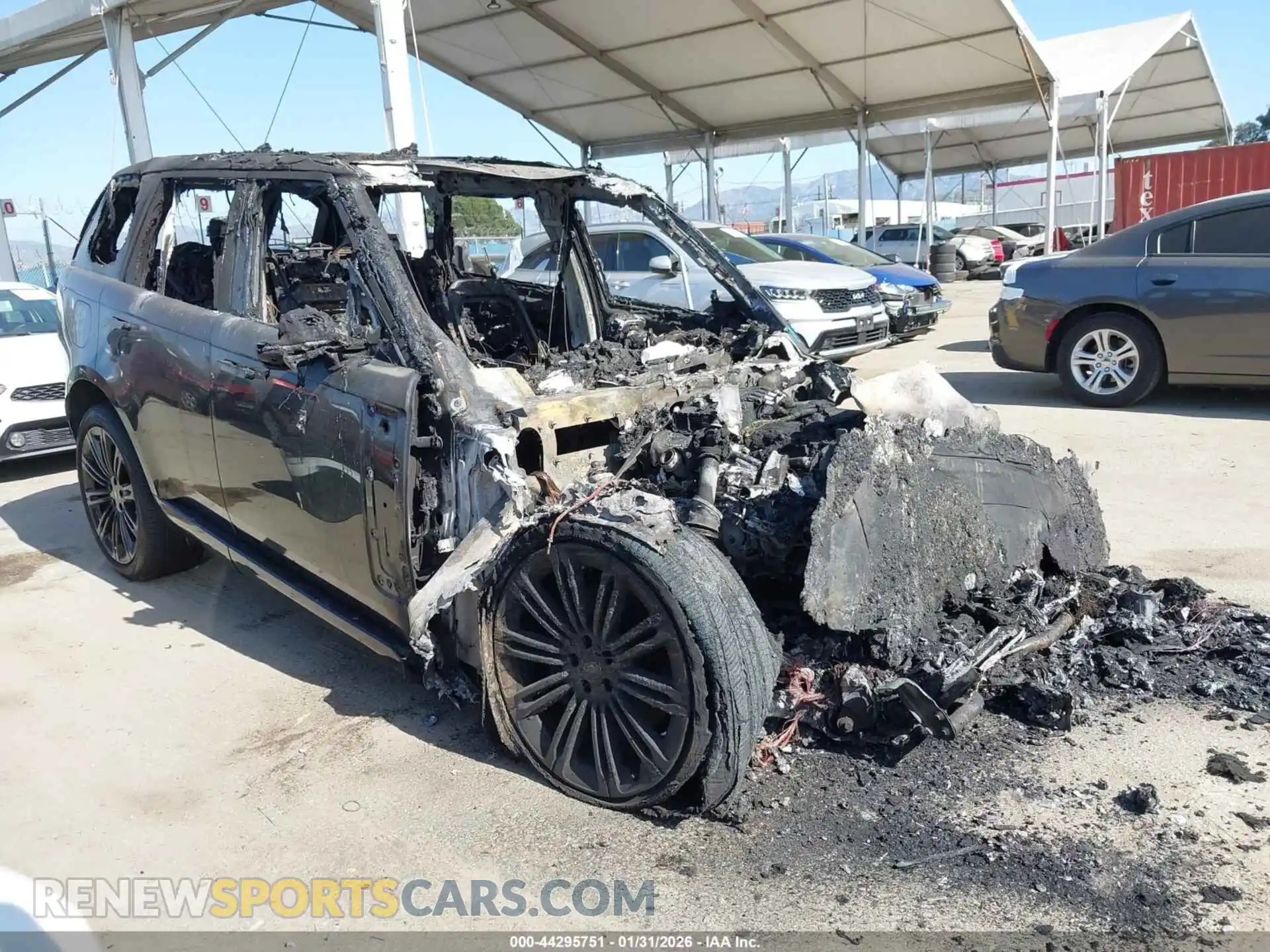 1 Фотография поврежденного автомобиля SALKP9FU0PA034004 LAND ROVER RANGE ROVER 2023