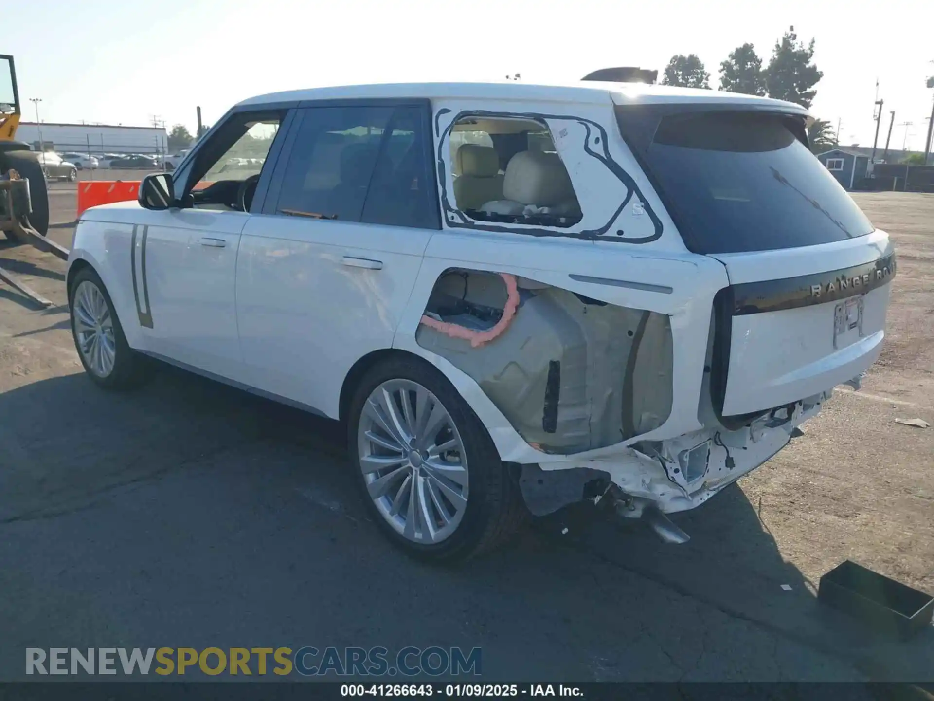 3 Photograph of a damaged car SALKP9FU8SA282042 LAND ROVER RANGE ROVER 2025