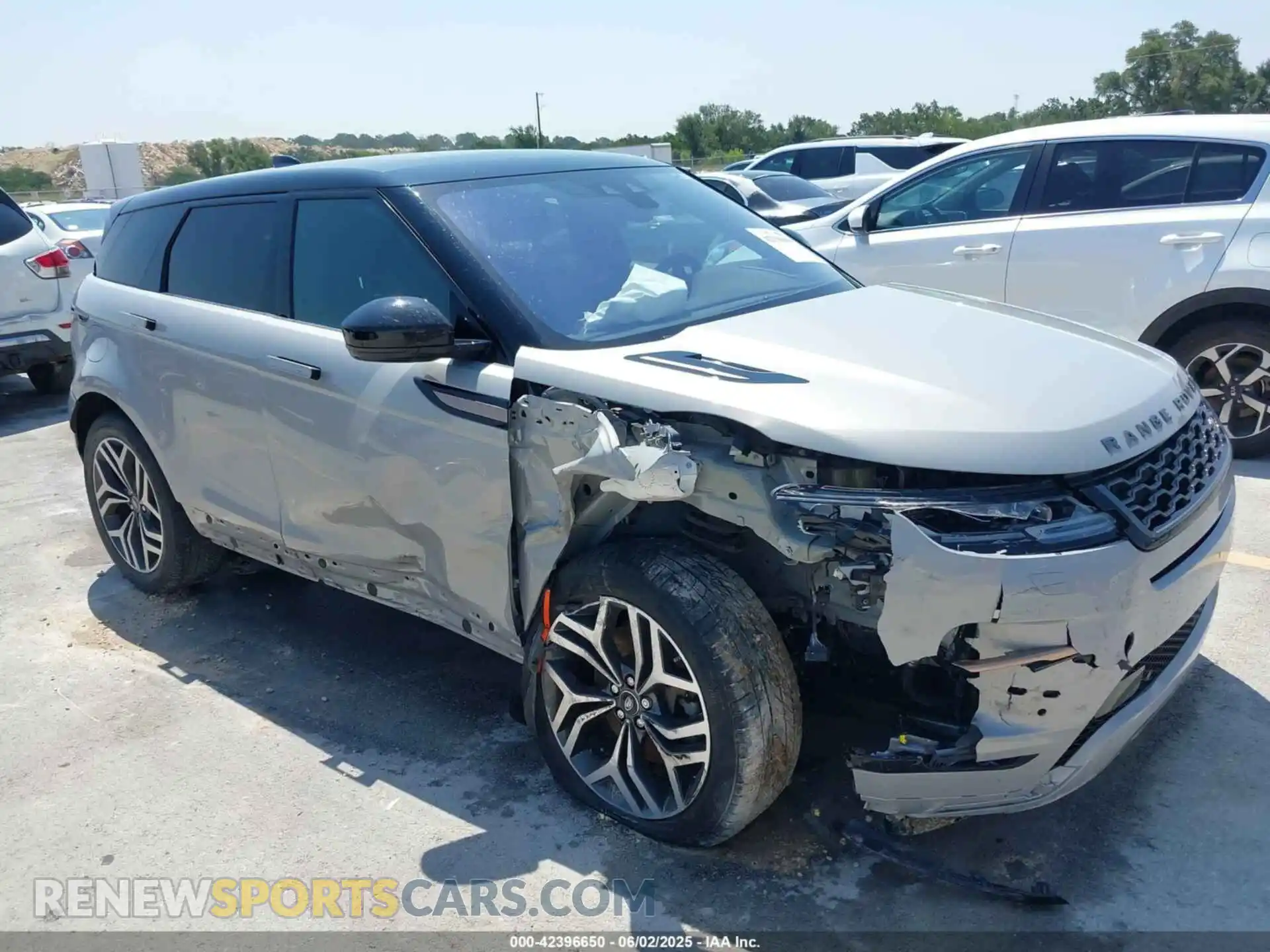 1 Photograph of a damaged car SALZL2FX5LH061406 LAND ROVER RANGE ROVER EVOQUE 2020
