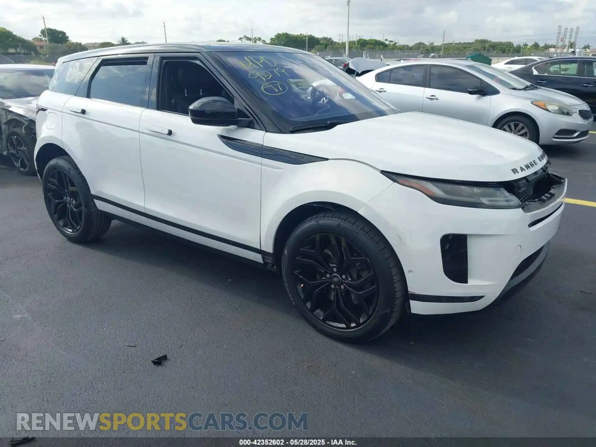 1 Photograph of a damaged car SALZP2FX6LH019279 LAND ROVER RANGE ROVER EVOQUE 2020
