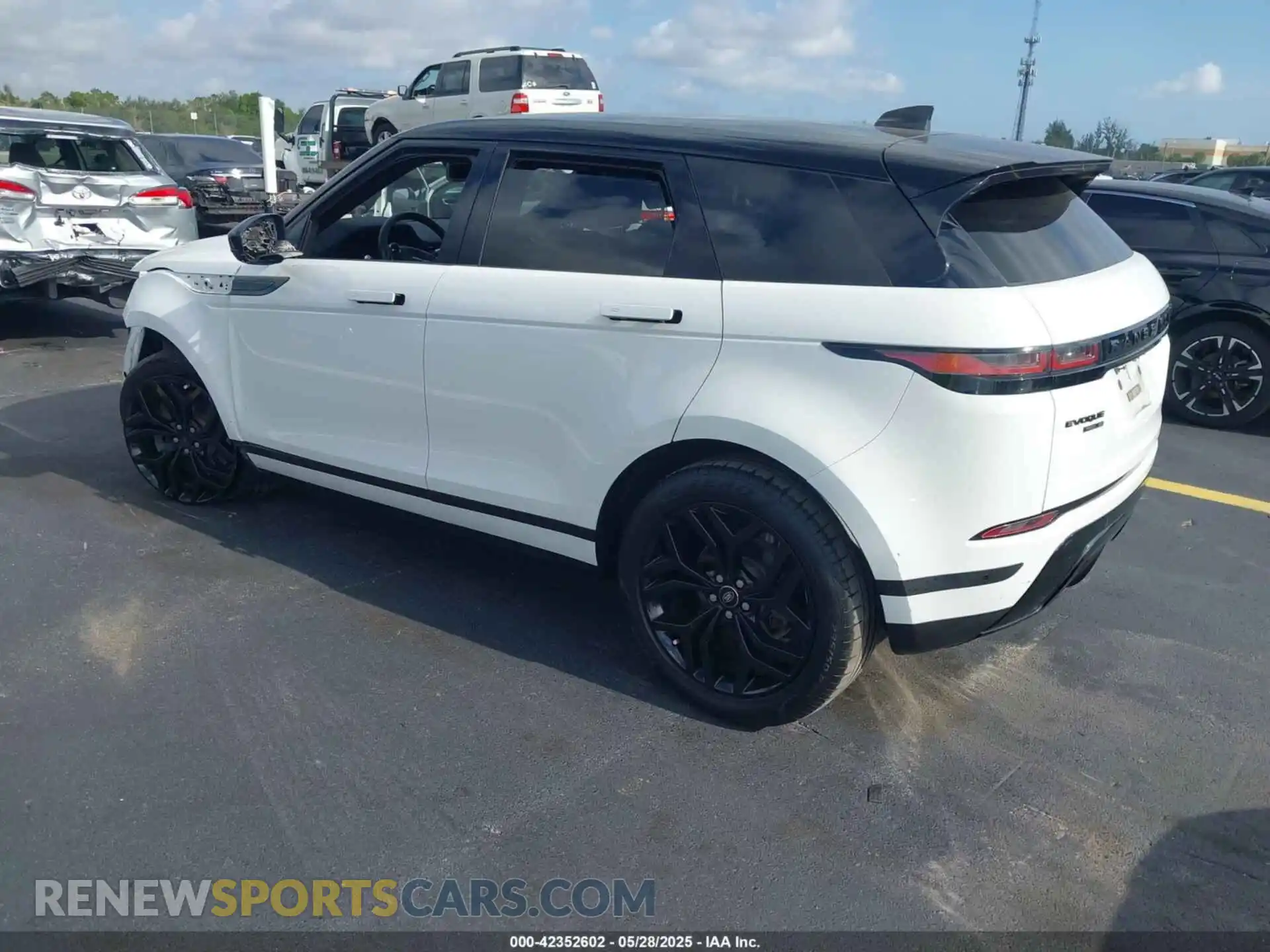 3 Photograph of a damaged car SALZP2FX6LH019279 LAND ROVER RANGE ROVER EVOQUE 2020