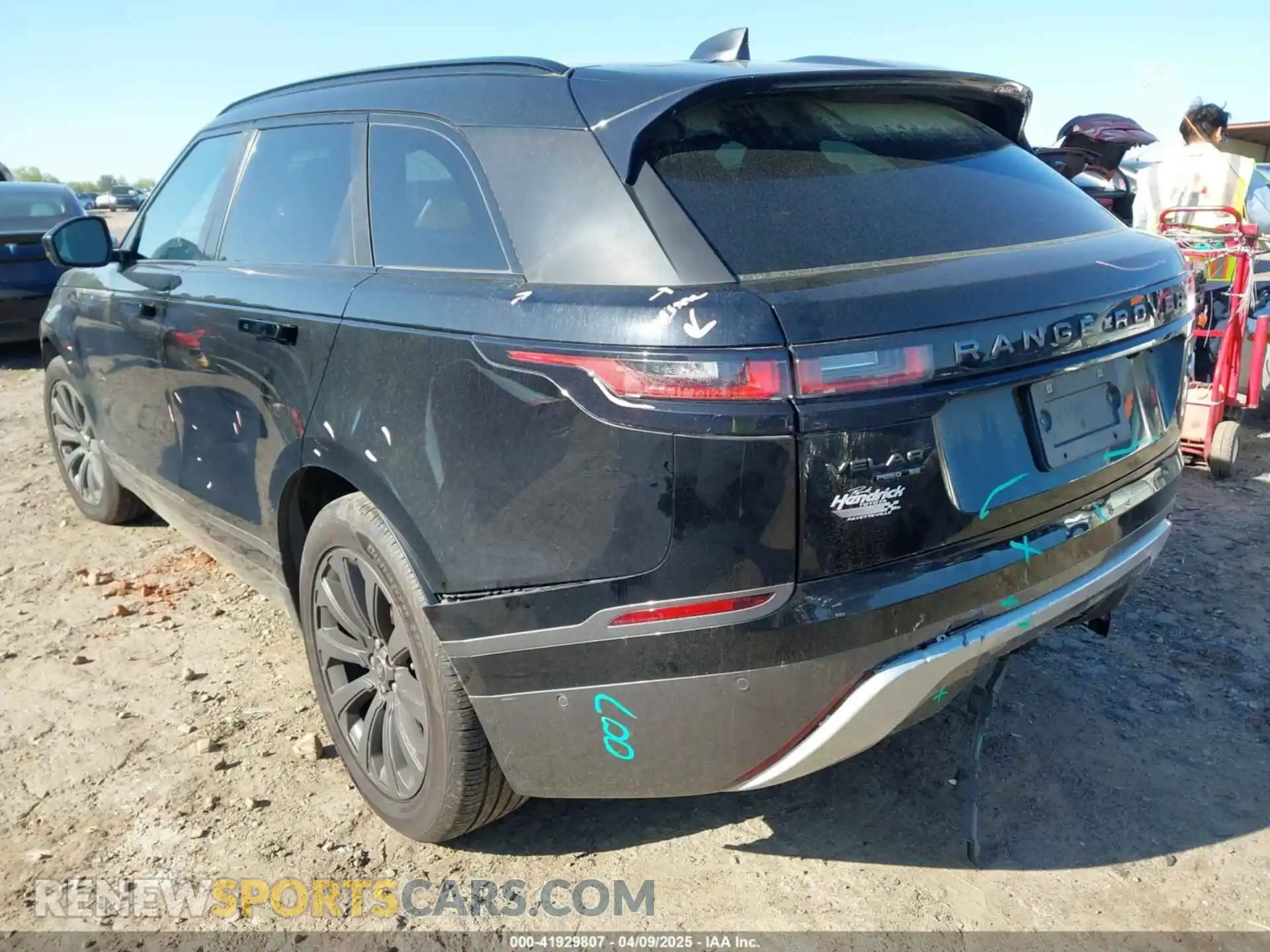 3 fotografías del automóvil dañado SALYL2EX7KA784128 LAND ROVER RANGE ROVER VELAR 2019
