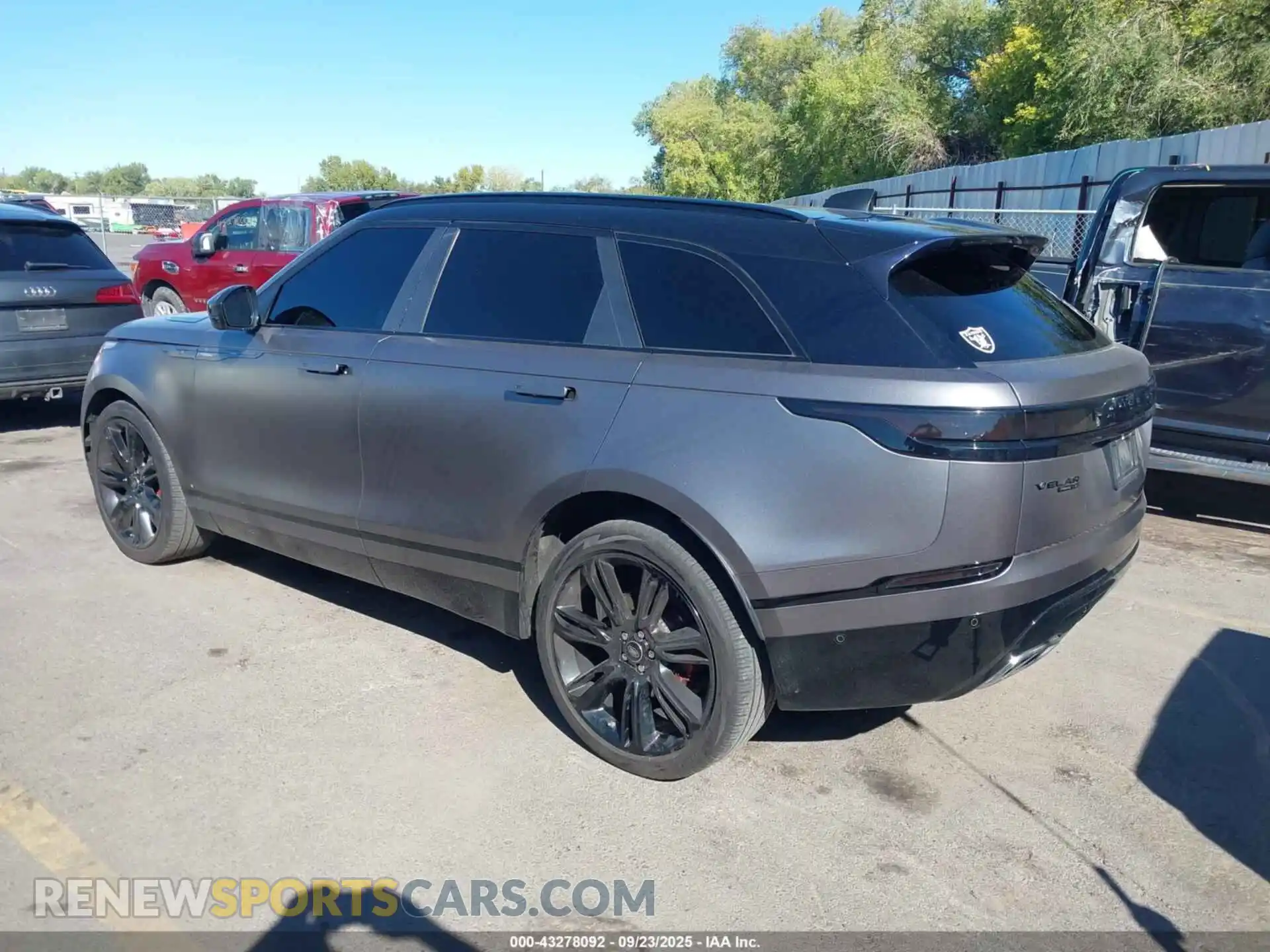 3 Photograph of a damaged car SALYT2EU5MA303835 LAND ROVER RANGE ROVER VELAR 2021