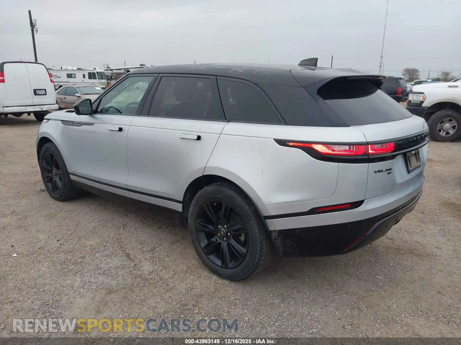 3 Photograph of a damaged car SALYT2EX4MA325979 LAND ROVER RANGE ROVER VELAR 2021