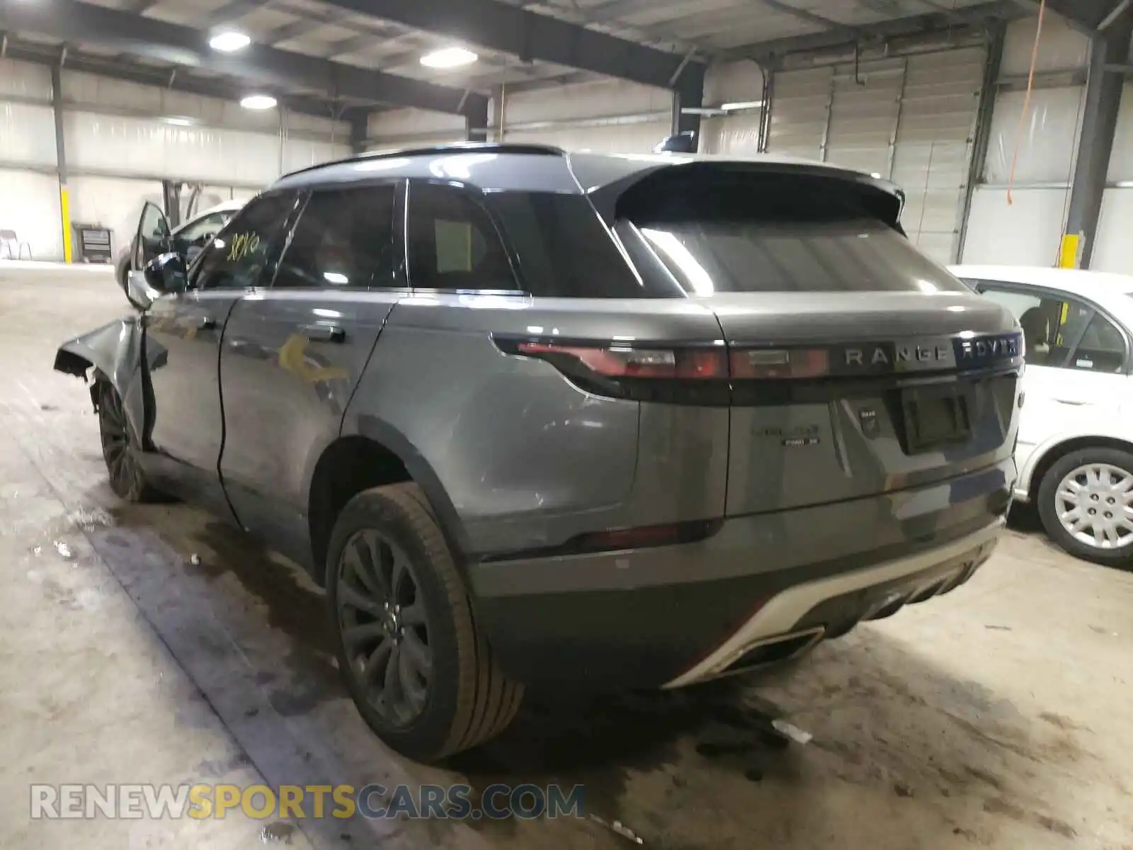 3 Photograph of a damaged car SALYL2RV4JA742510 LAND ROVER RANGEROVER 2018