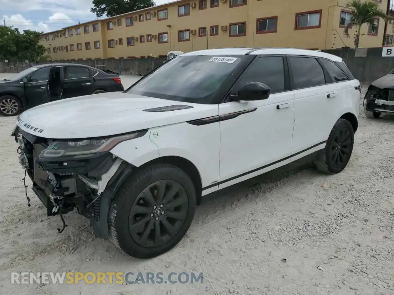 1 Photograph of a damaged car SALYL2EX2KA203389 LAND ROVER RANGEROVER 2019
