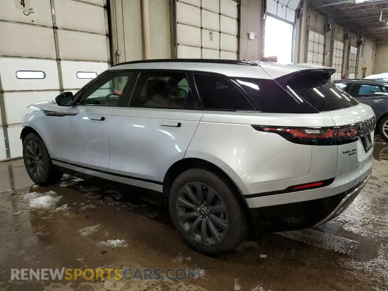 2 fotografías del automóvil dañado SALYL2EX5KA797508 LAND ROVER RANGEROVER 2019