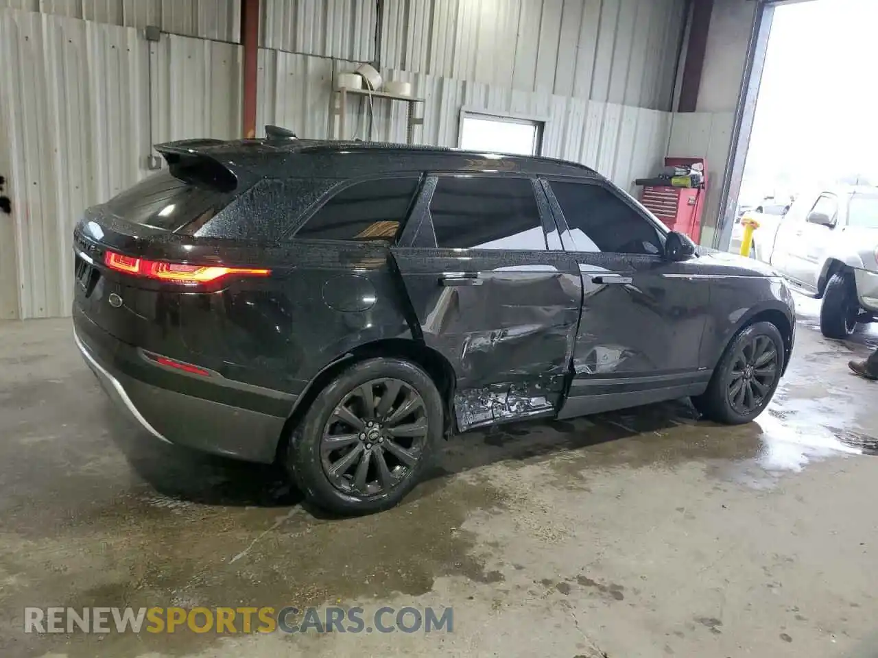 3 Photograph of a damaged car SALYL2EX8KA204420 LAND ROVER RANGEROVER 2019
