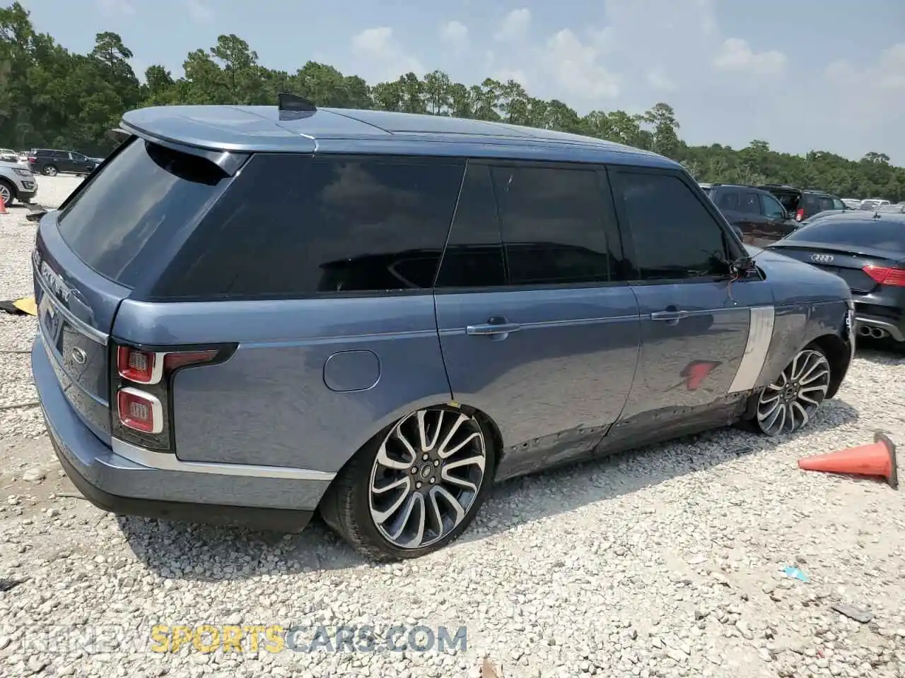 3 Photograph of a damaged car SALGS2SE7LA596616 LAND ROVER RANGEROVER 2020