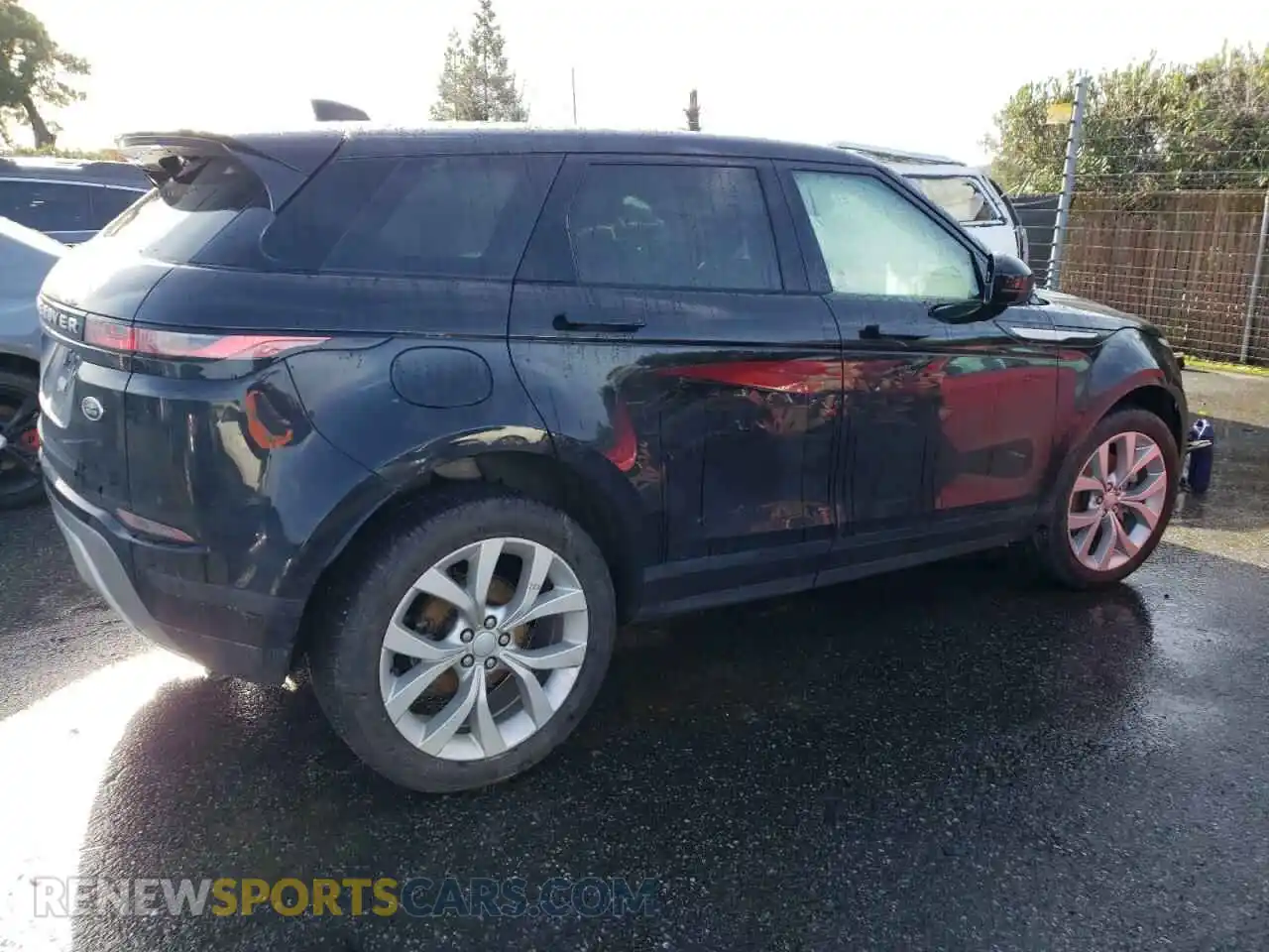 3 Photograph of a damaged car SALZP2FXXLH075113 LAND ROVER RANGEROVER 2020
