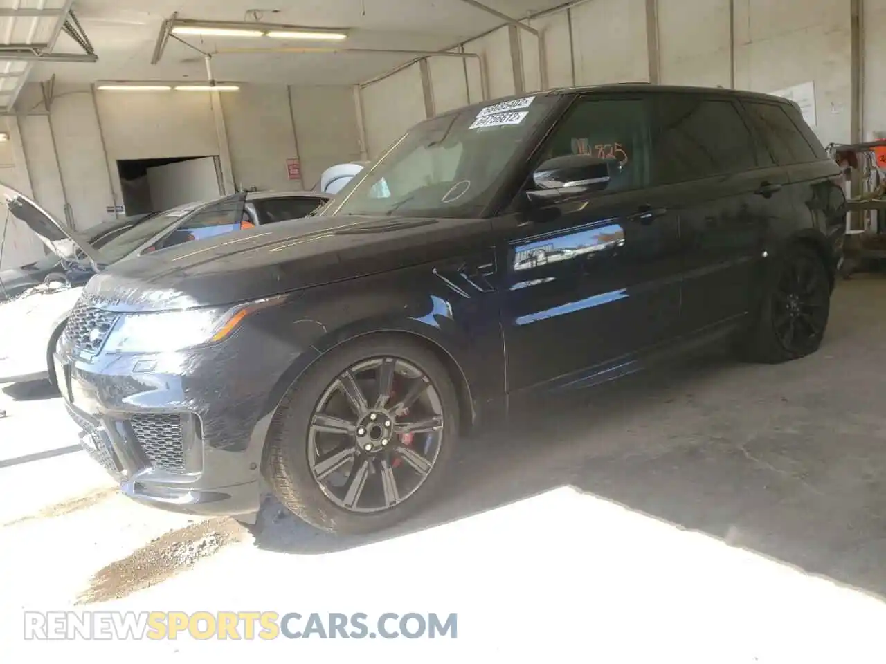 2 fotografías del automóvil dañado SALWS2RU8MA784295 LAND ROVER RANGEROVER 2021