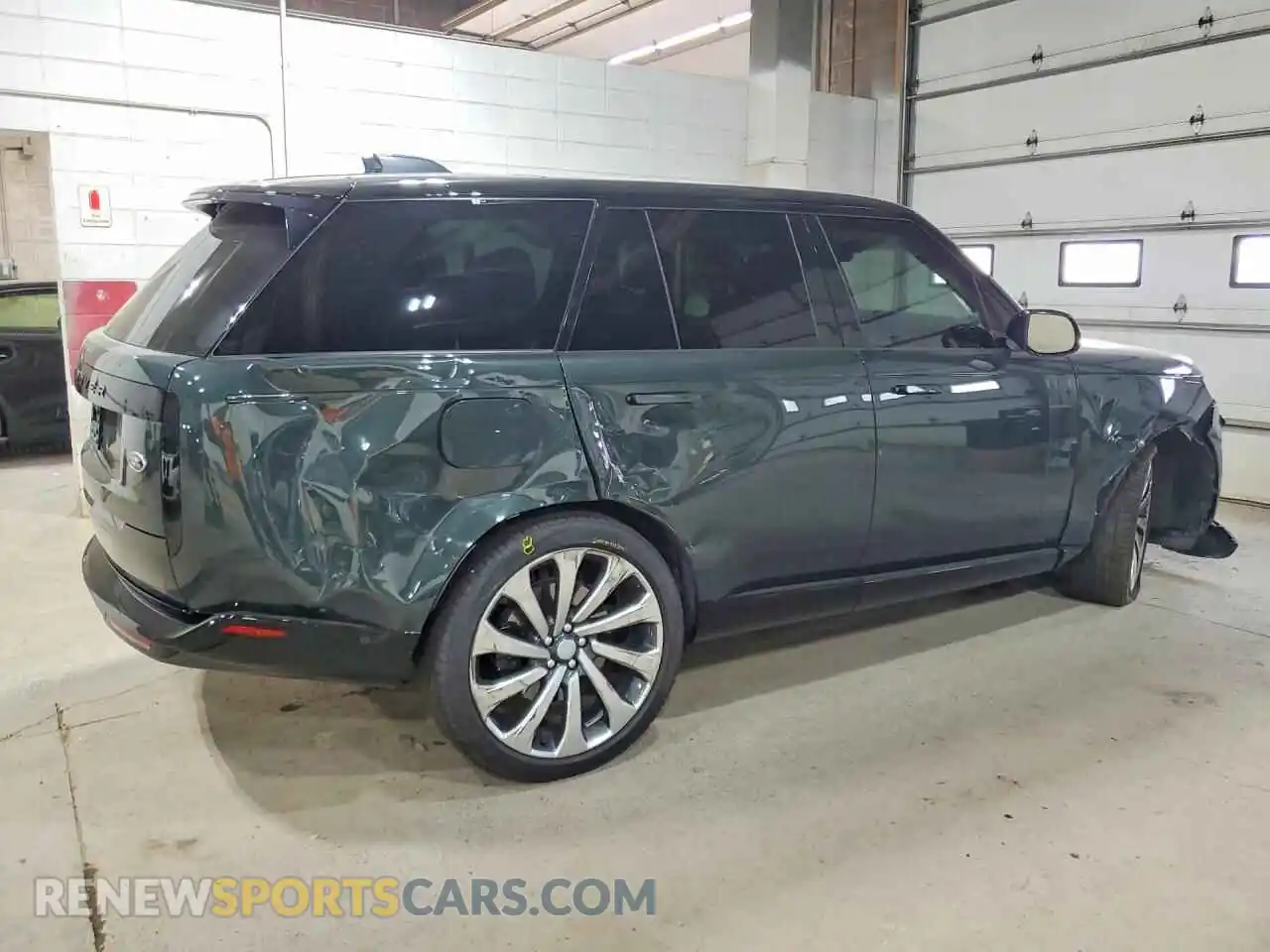 3 Фотография поврежденного автомобиля SALKP9E76PA010401 LAND ROVER RANGEROVER 2023