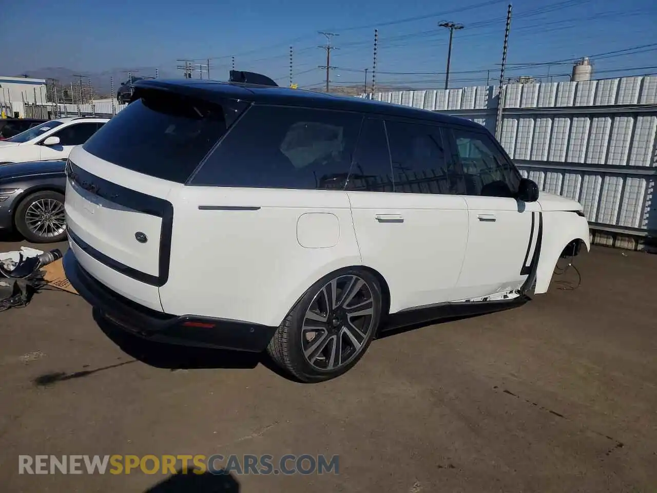 3 Фотография поврежденного автомобиля SALKP9E77PA033010 LAND ROVER RANGEROVER 2023