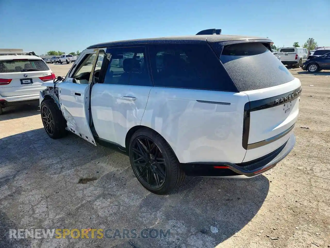 2 fotografías del automóvil dañado SALKP9FUXPA028453 LAND ROVER RANGEROVER 2023