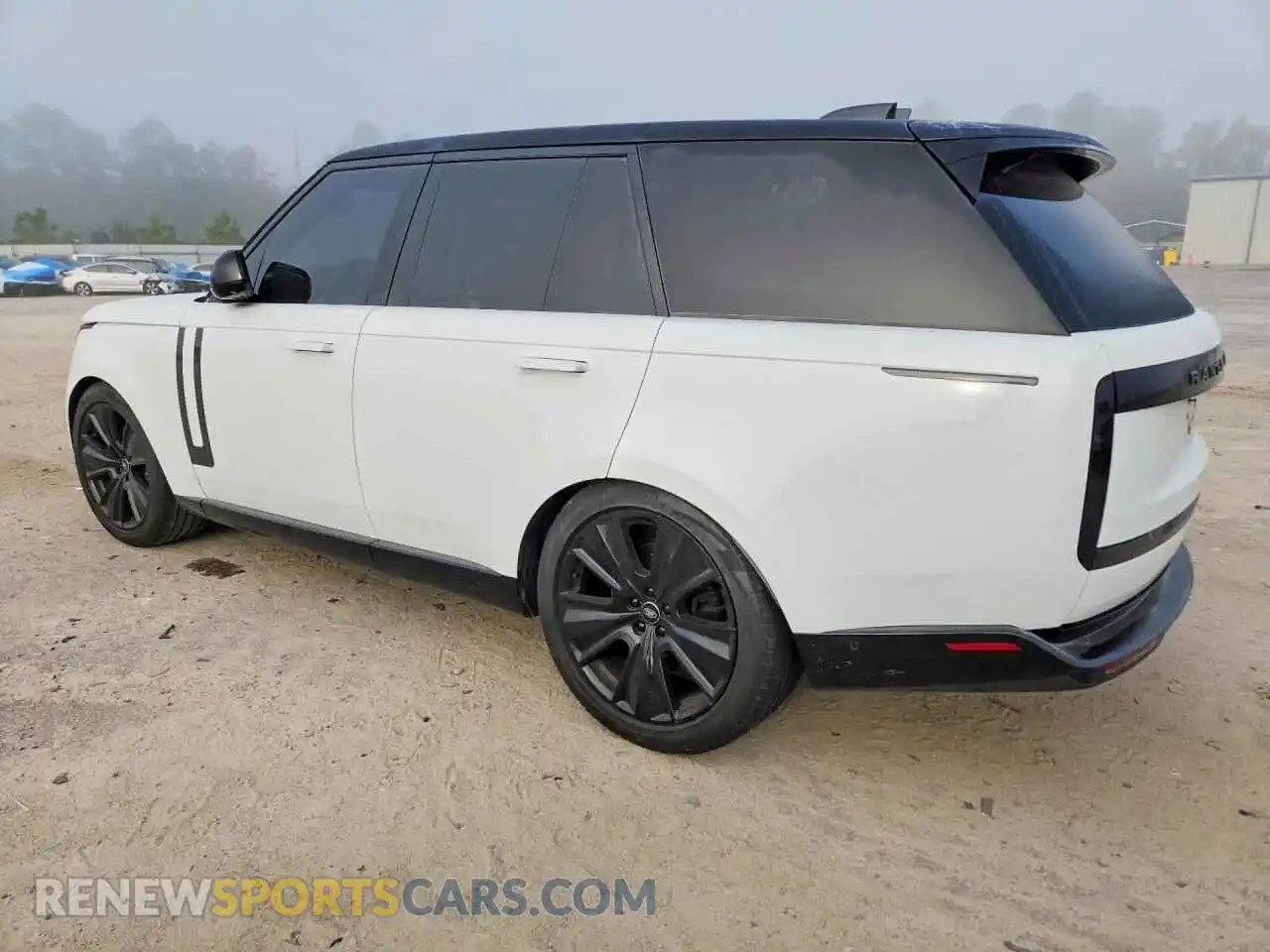 2 fotografías del automóvil dañado SALKP9E94RA200475 LAND ROVER RANGEROVER 2024