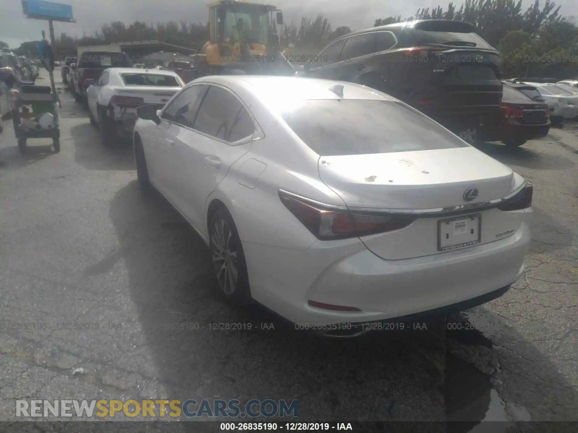 3 fotografías del automóvil dañado 58ABZ1B10KU027581 LEXUS ES 2019