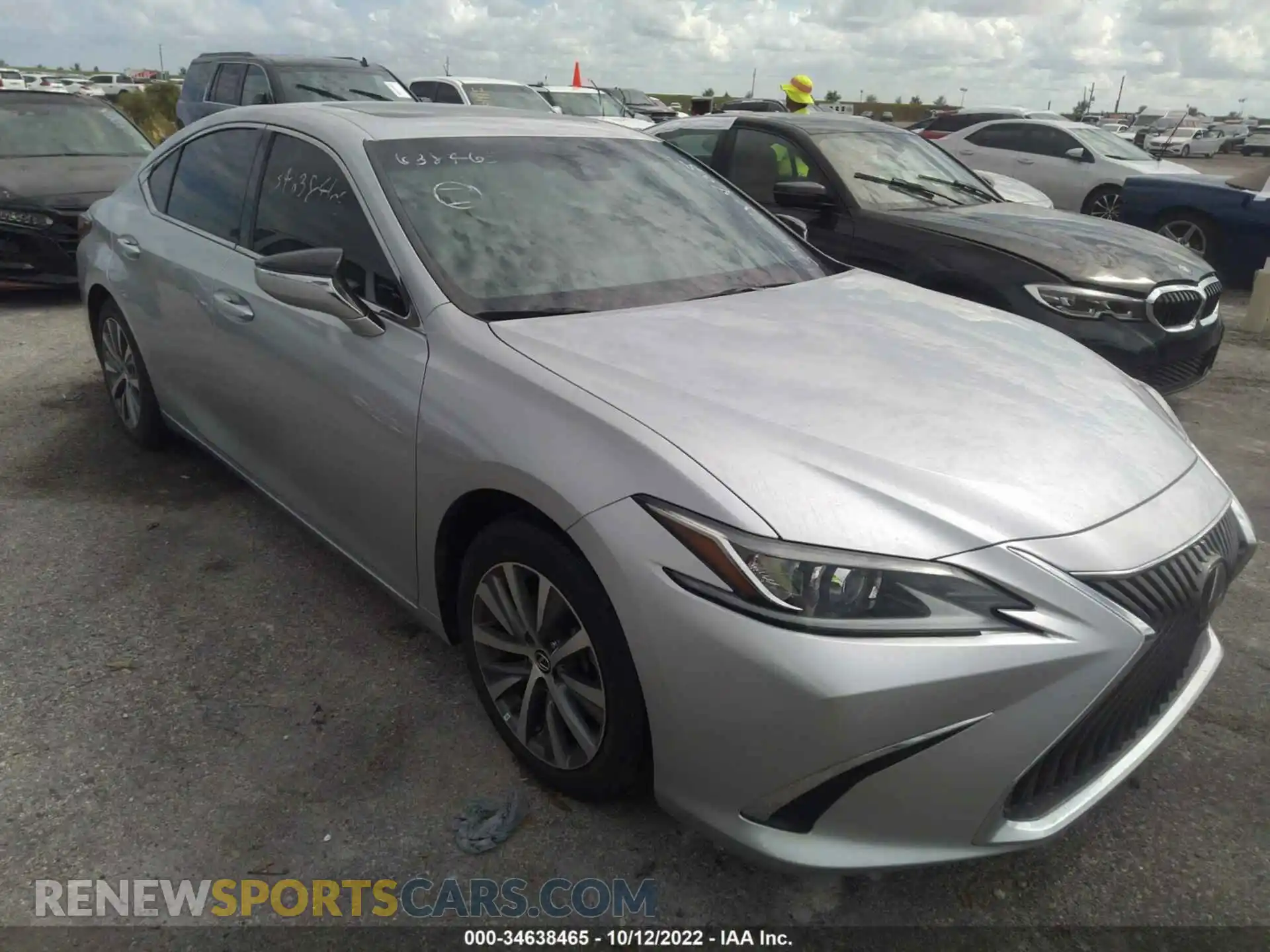 1 Photograph of a damaged car 58ABZ1B11KU050111 LEXUS ES 2019