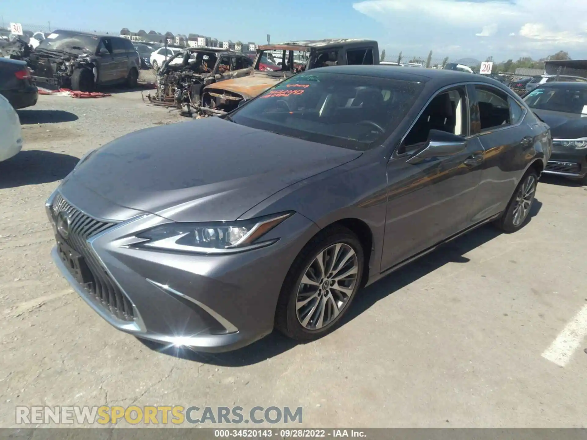 2 fotografías del automóvil dañado 58ABZ1B12KU038758 LEXUS ES 2019