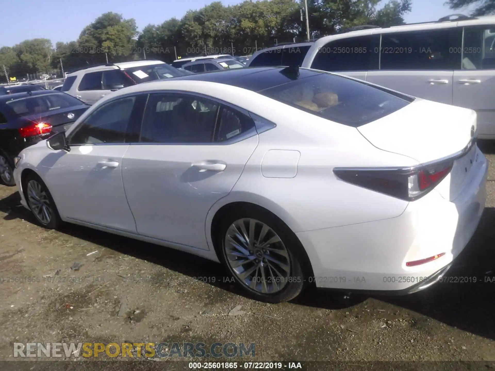 3 Photograph of a damaged car 58ABZ1B14KU028135 LEXUS ES 2019