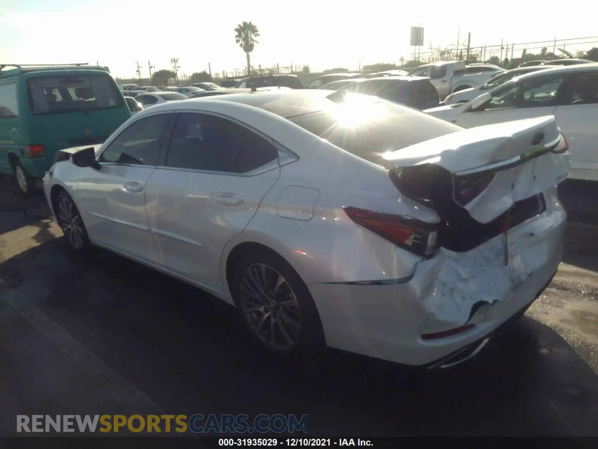 3 Photograph of a damaged car 58ABZ1B16KU024765 LEXUS ES 2019