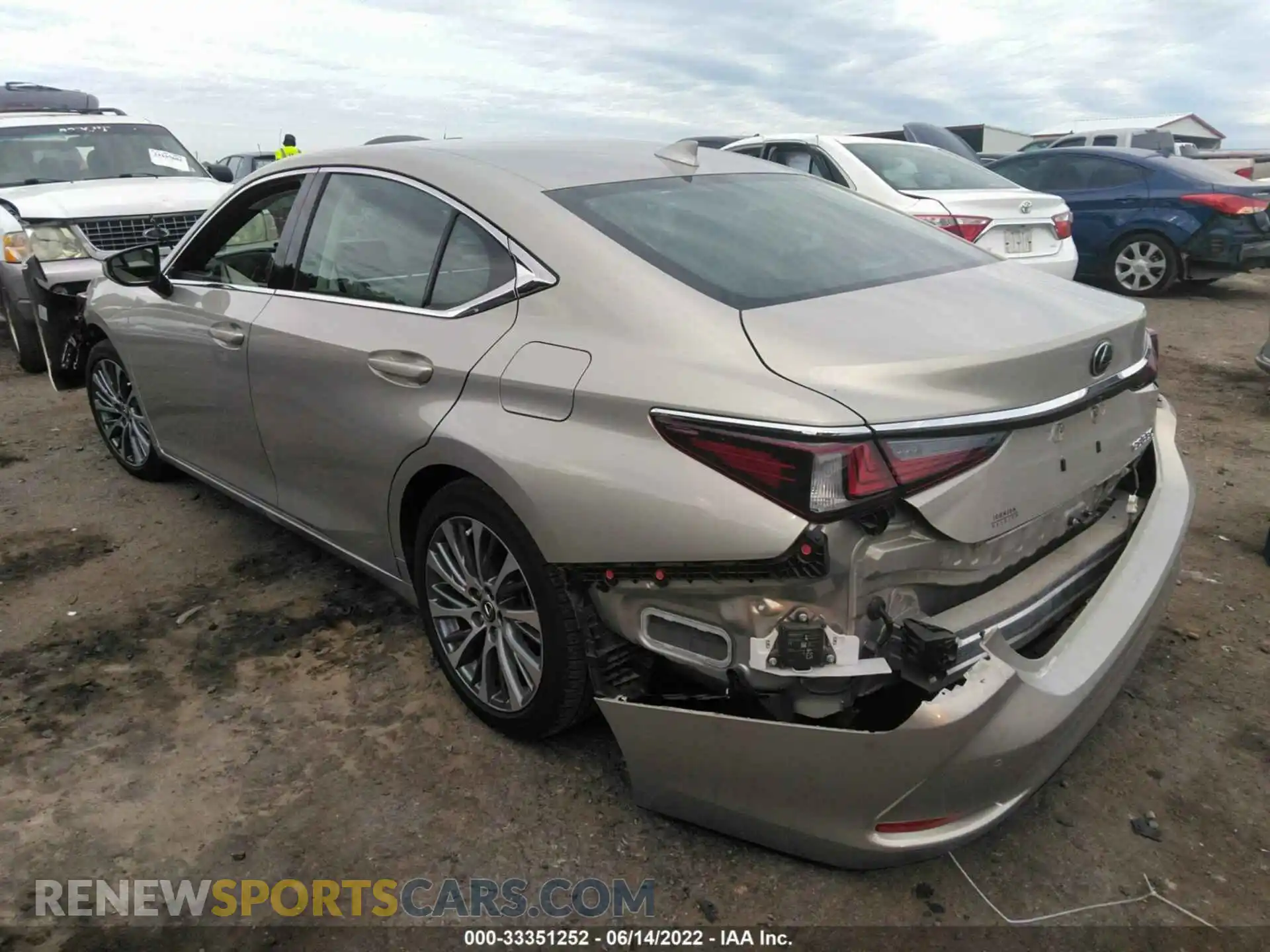 3 Photograph of a damaged car 58ABZ1B17KU018439 LEXUS ES 2019