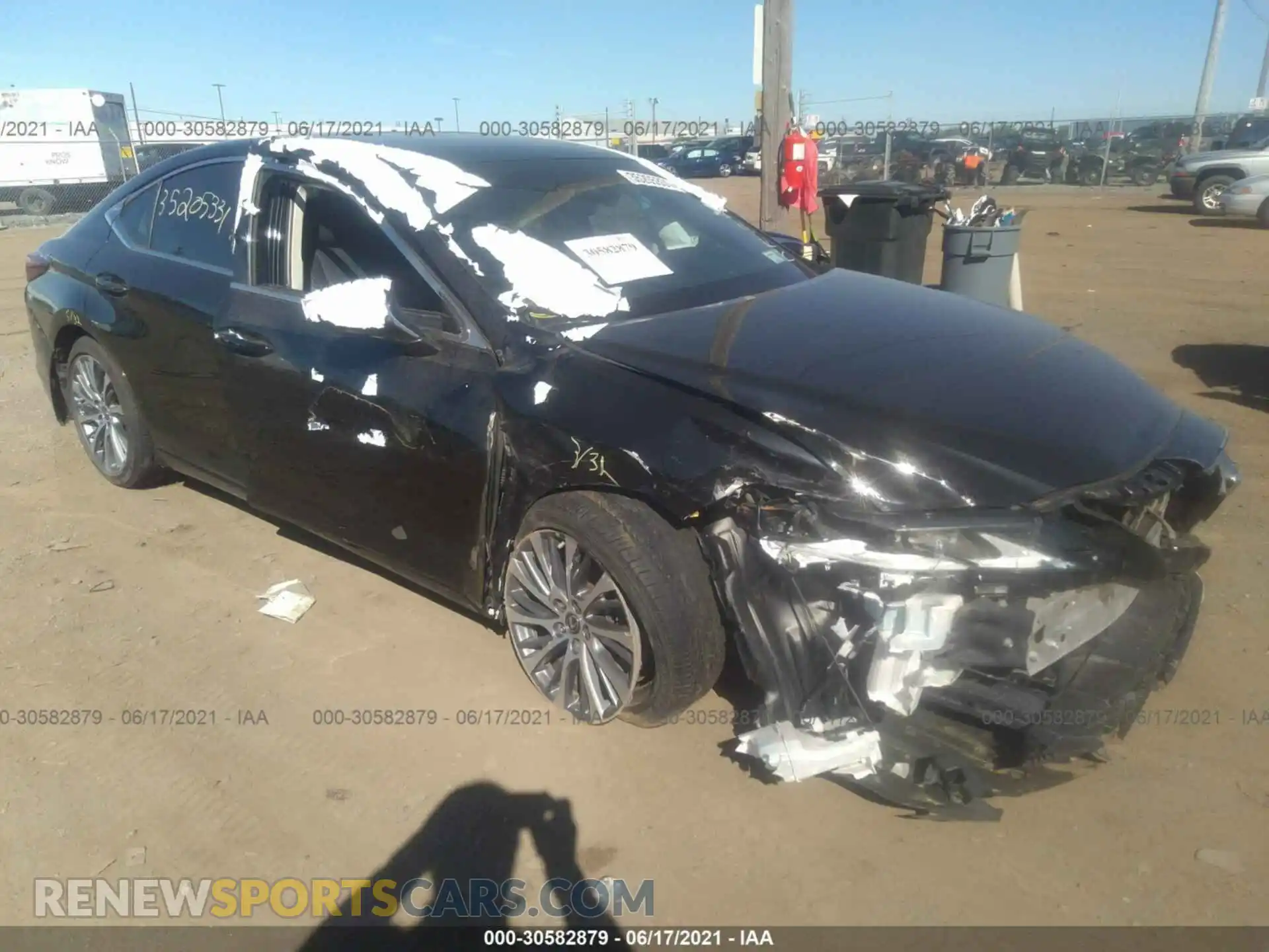 1 Photograph of a damaged car 58ABZ1B17KU045589 LEXUS ES 2019