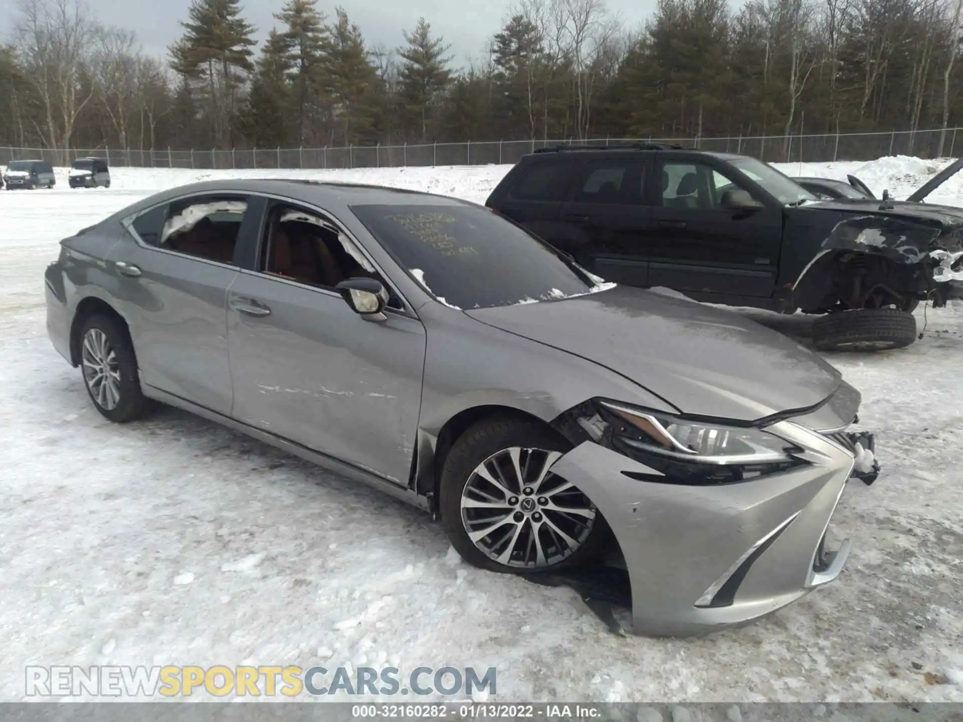 1 Photograph of a damaged car 58ABZ1B17KU045950 LEXUS ES 2019