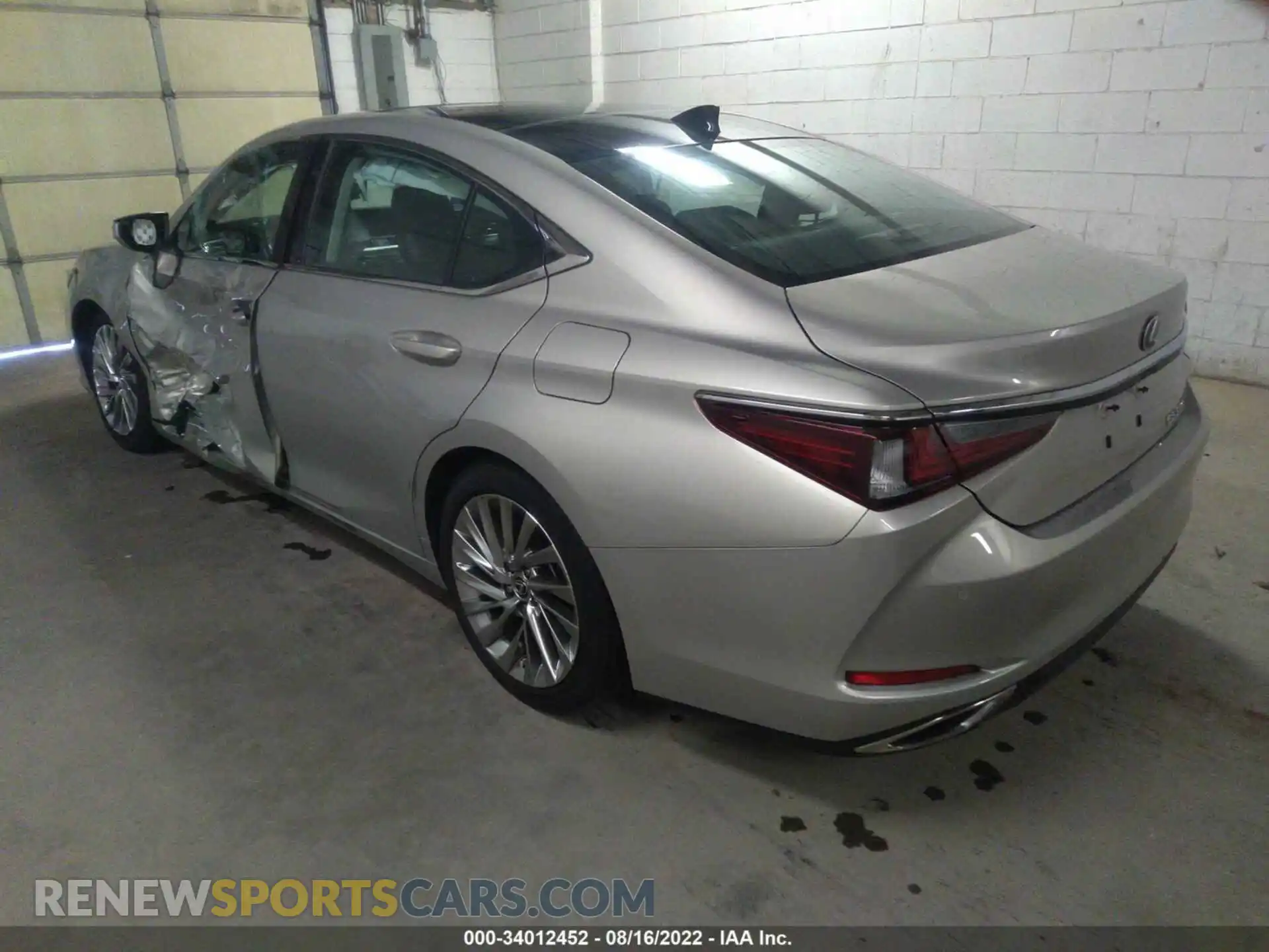 3 Photograph of a damaged car 58ABZ1B18KU011693 LEXUS ES 2019