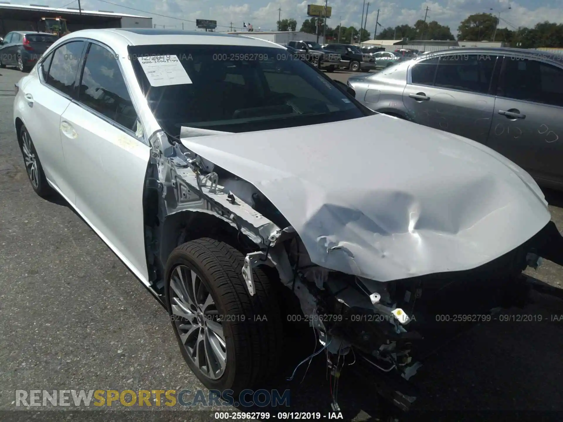 1 Photograph of a damaged car 58ABZ1B19KU001402 LEXUS ES 2019